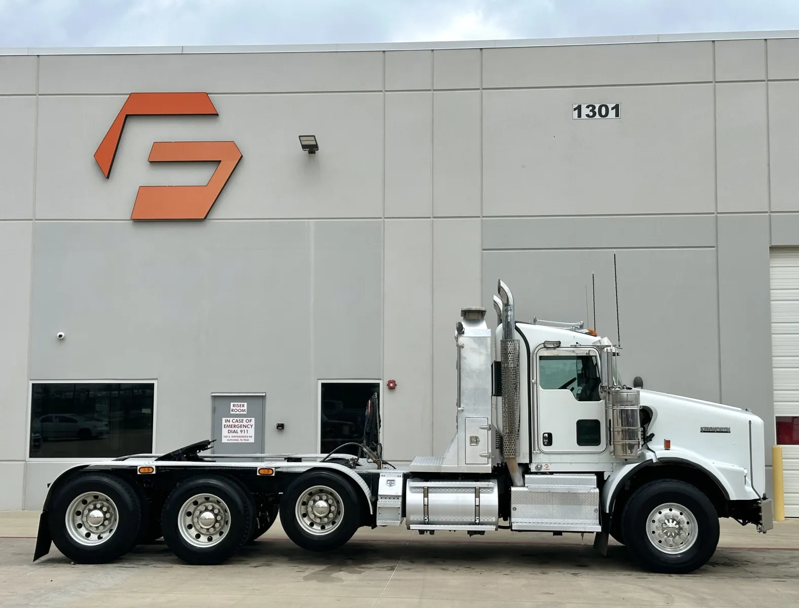 2017 Kenworth T800 in Hutchins, TX — photo 3