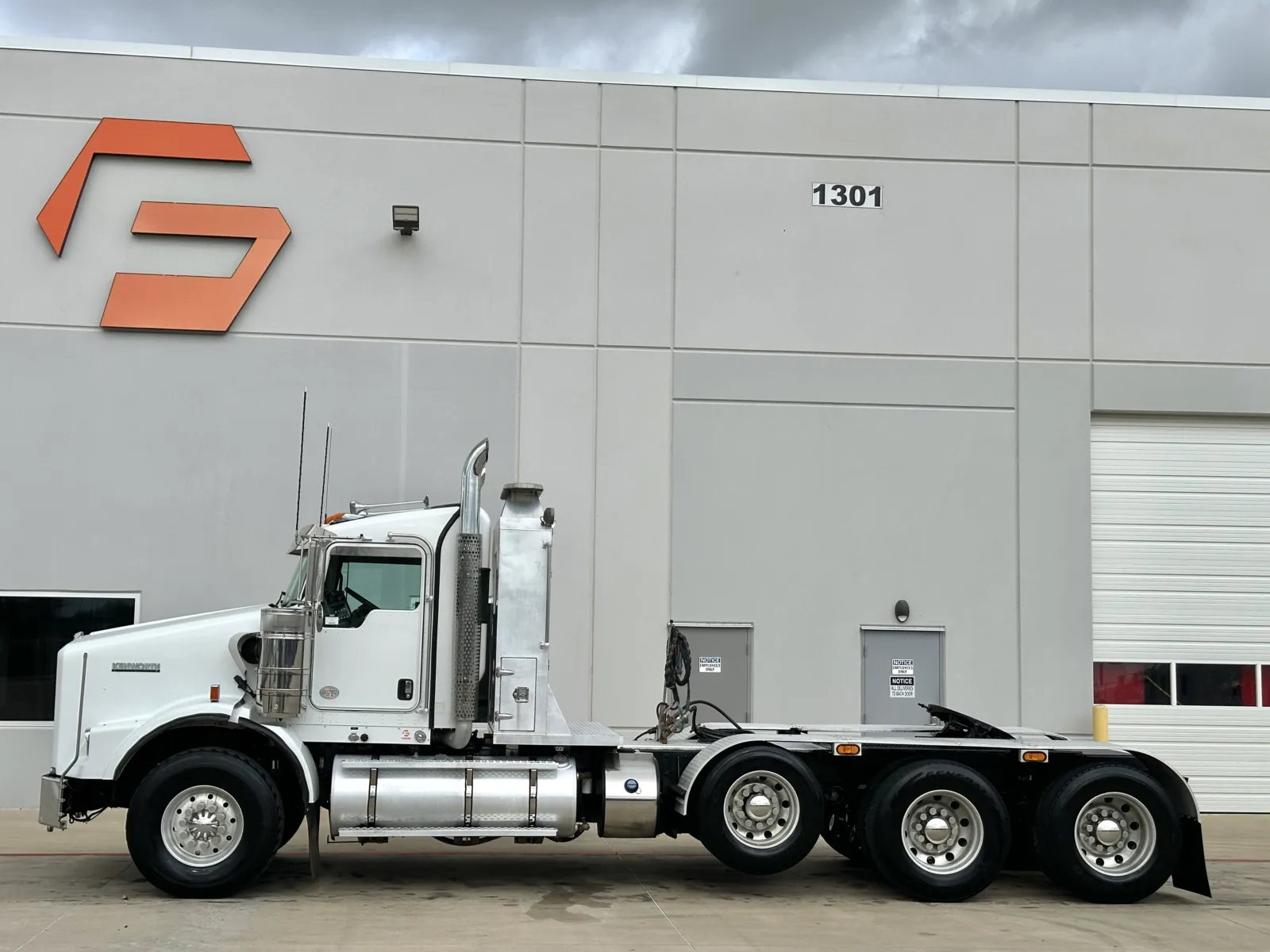 2017 Kenworth T800 in Hutchins, TX — photo 4