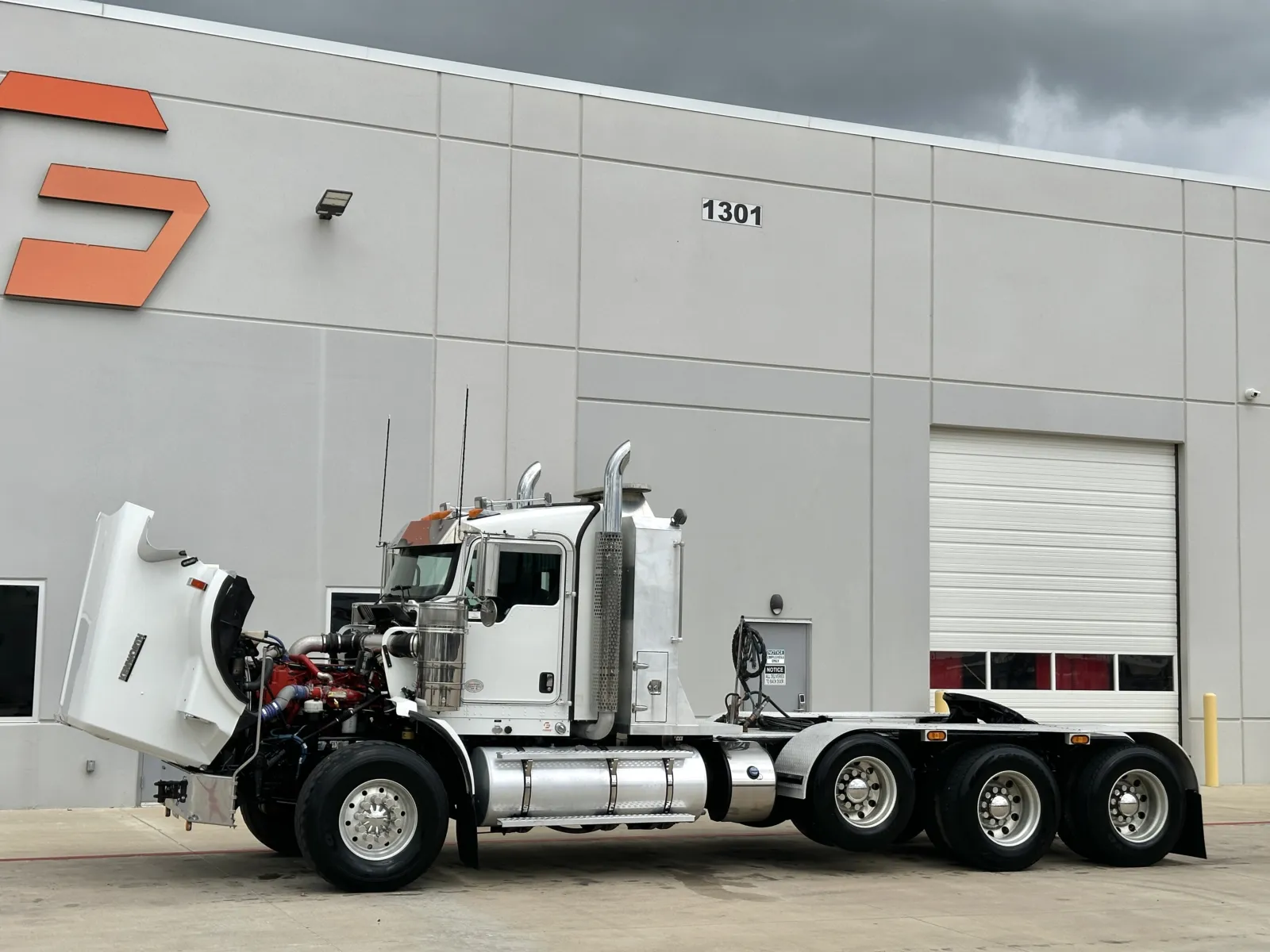 2017 Kenworth T800 in Hutchins, TX — photo 10
