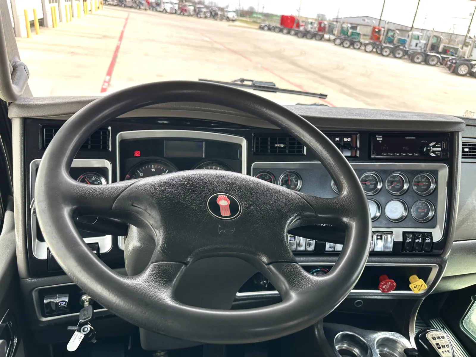 2017 Kenworth T800 in Hutchins, TX — photo 16