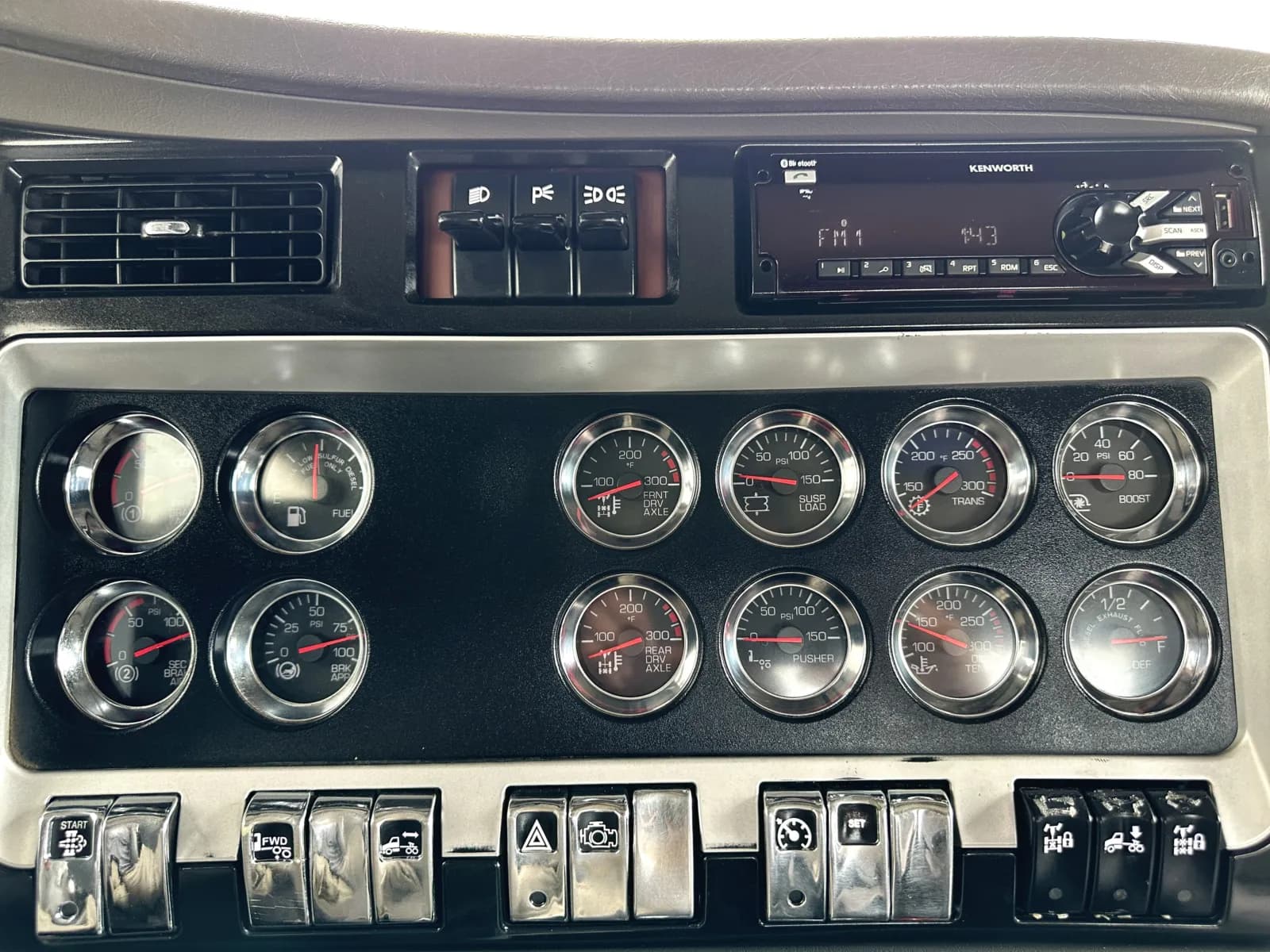 2017 Kenworth T800 in Hutchins, TX — photo 17