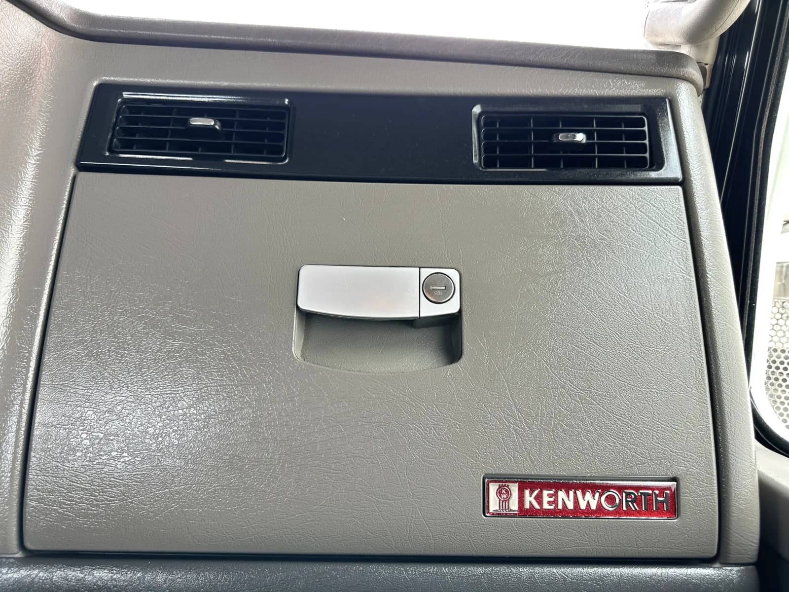 2017 Kenworth T800 in Hutchins, TX — photo 18