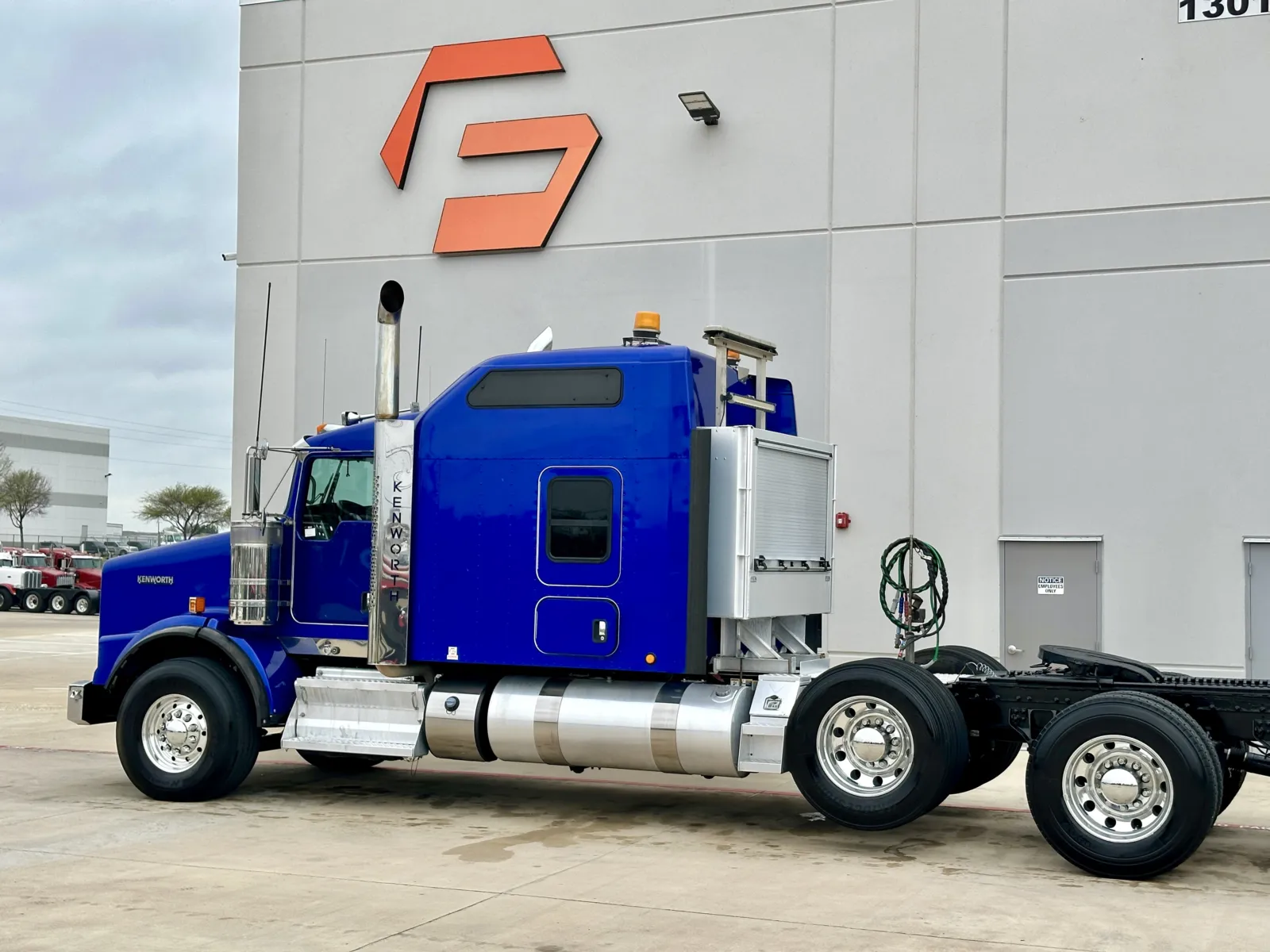 2021 Kenworth T800 in Hutchins, TX — photo 8