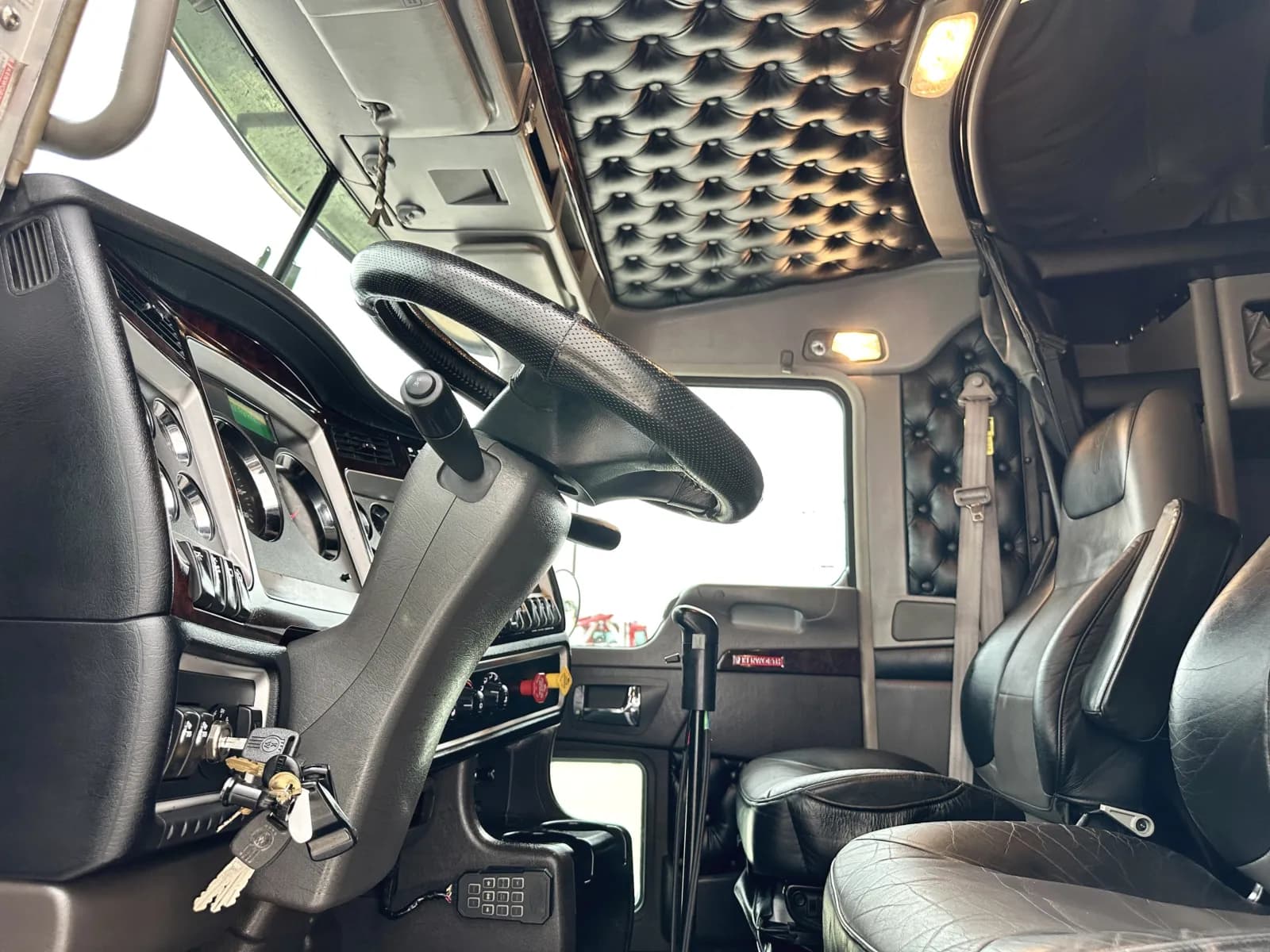 2021 Kenworth T800 in Hutchins, TX — photo 14