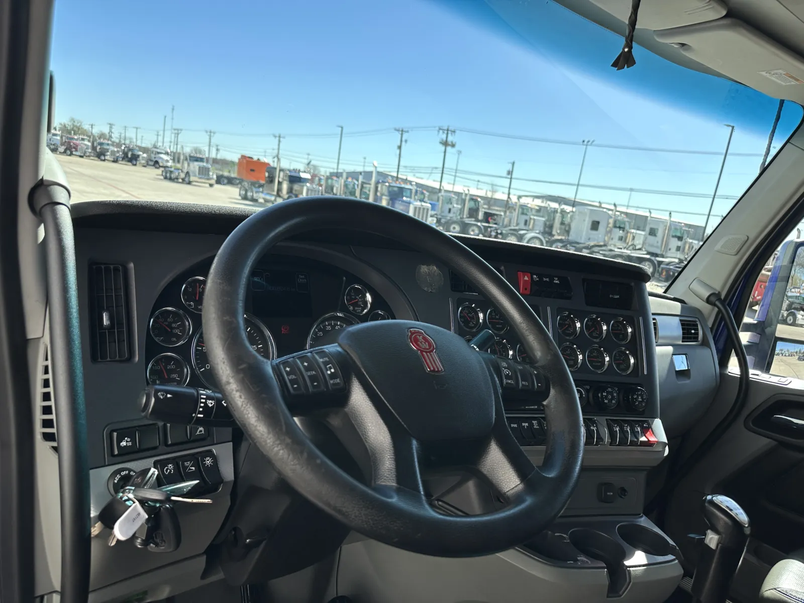 2022 Kenworth W990 in Hutchins, TX — photo 15