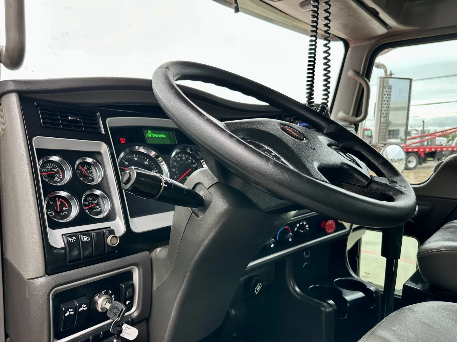 2011 Kenworth T800 in Hutchins, TX — photo 15