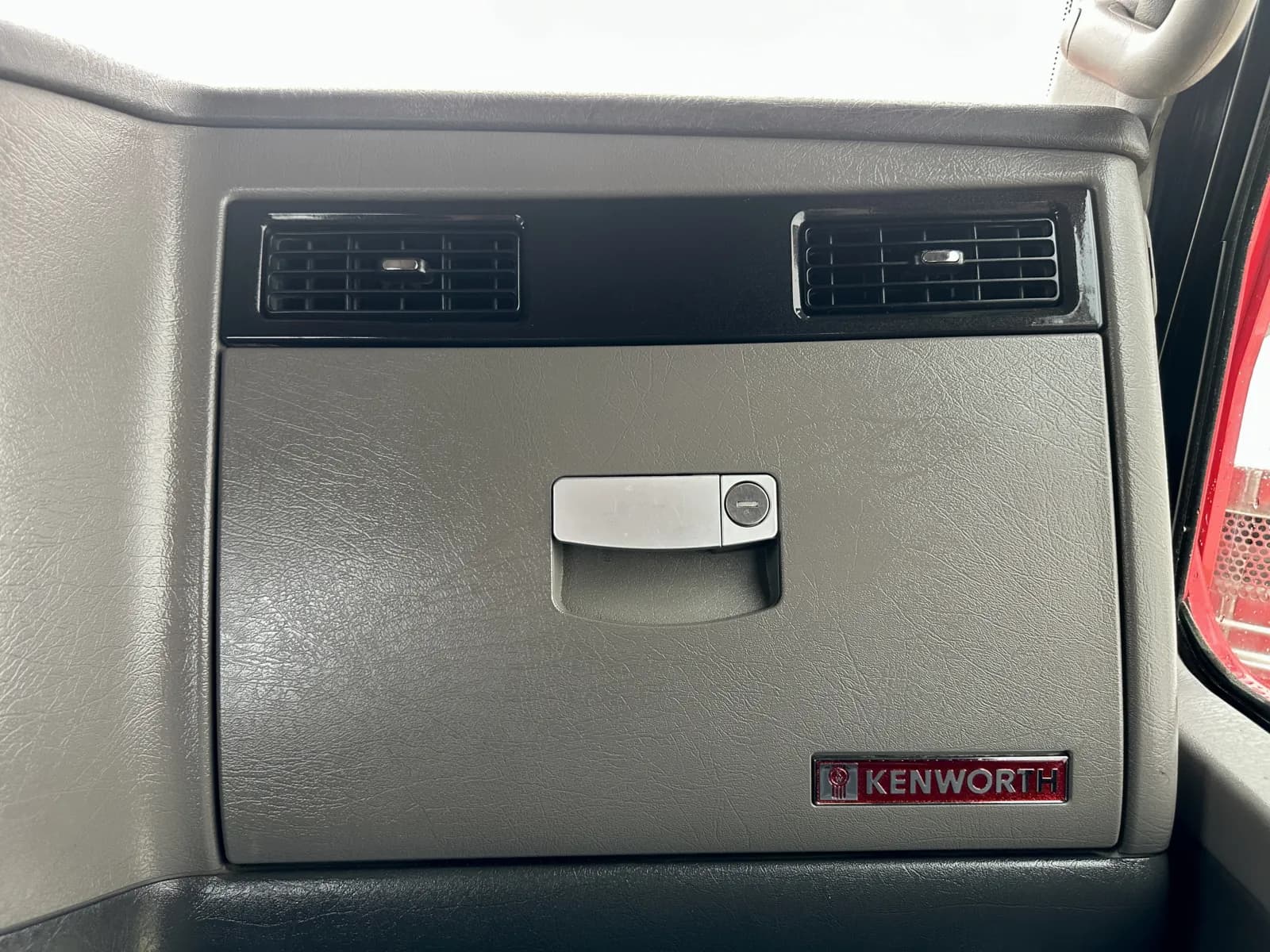 2011 Kenworth T800 in Hutchins, TX — photo 19