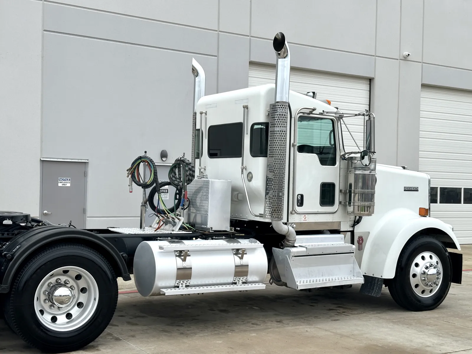 2023 Kenworth W900 in Hutchins, TX — photo 7