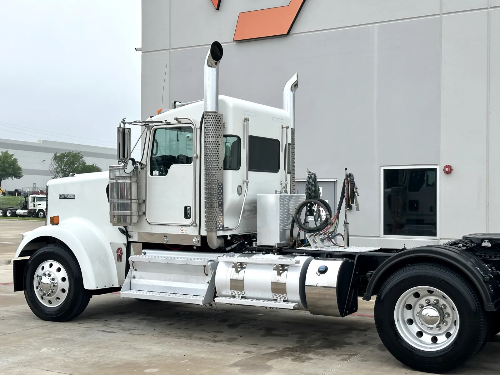 2023 Kenworth W900 in Hutchins, TX — photo 8