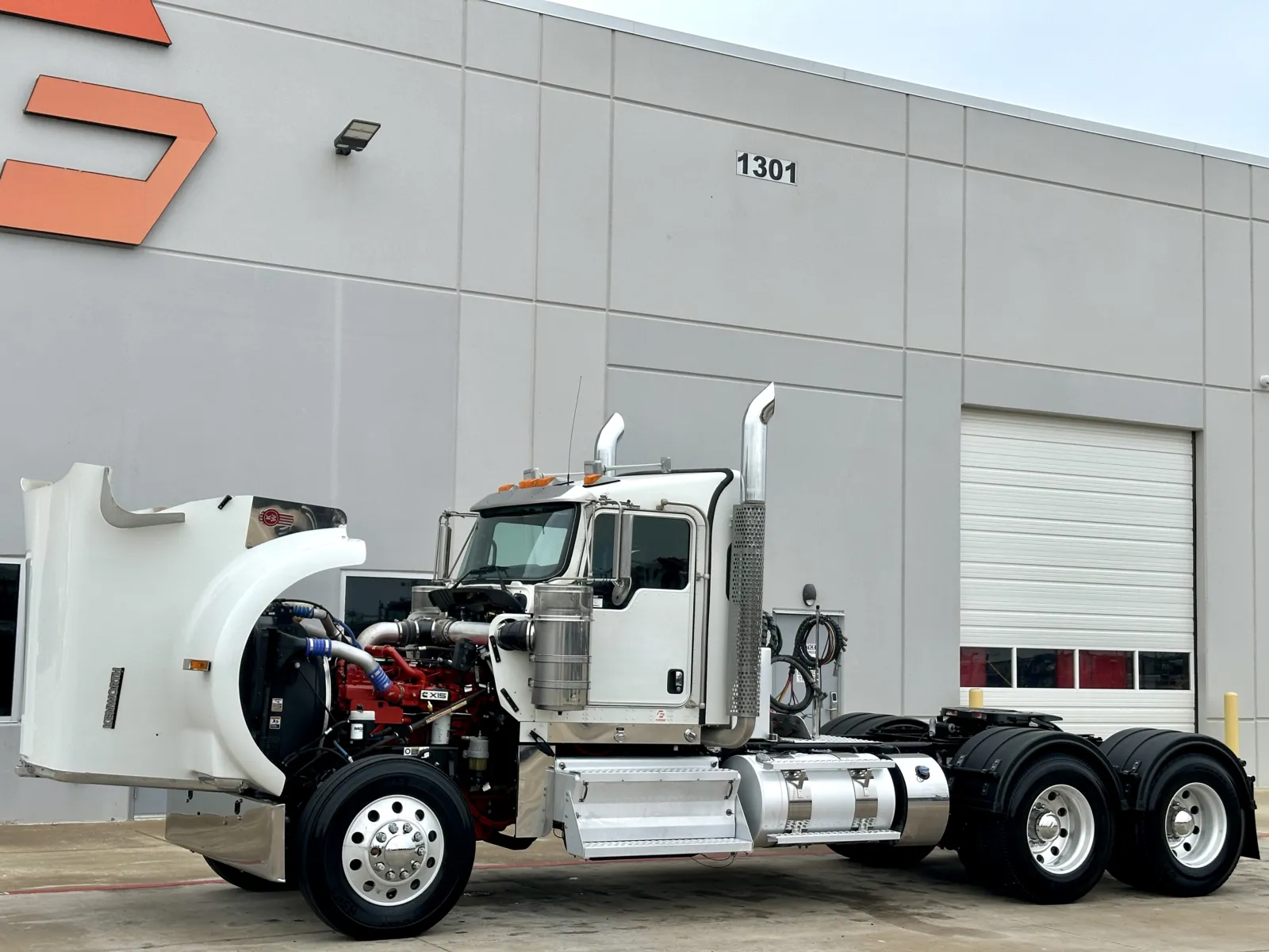 2023 Kenworth W900 in Hutchins, TX — photo 10