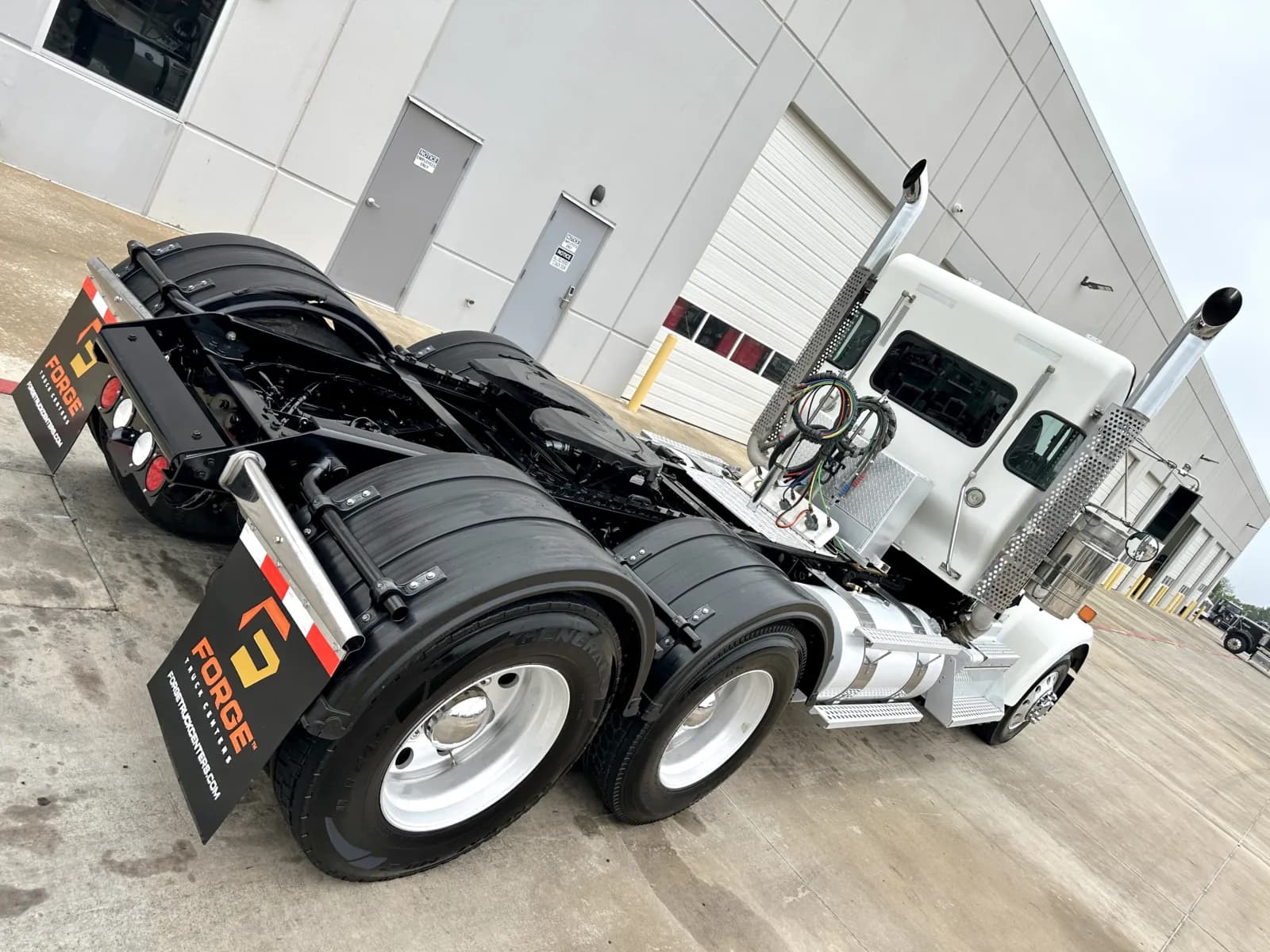 2023 Kenworth W900 in Hutchins, TX — photo 11