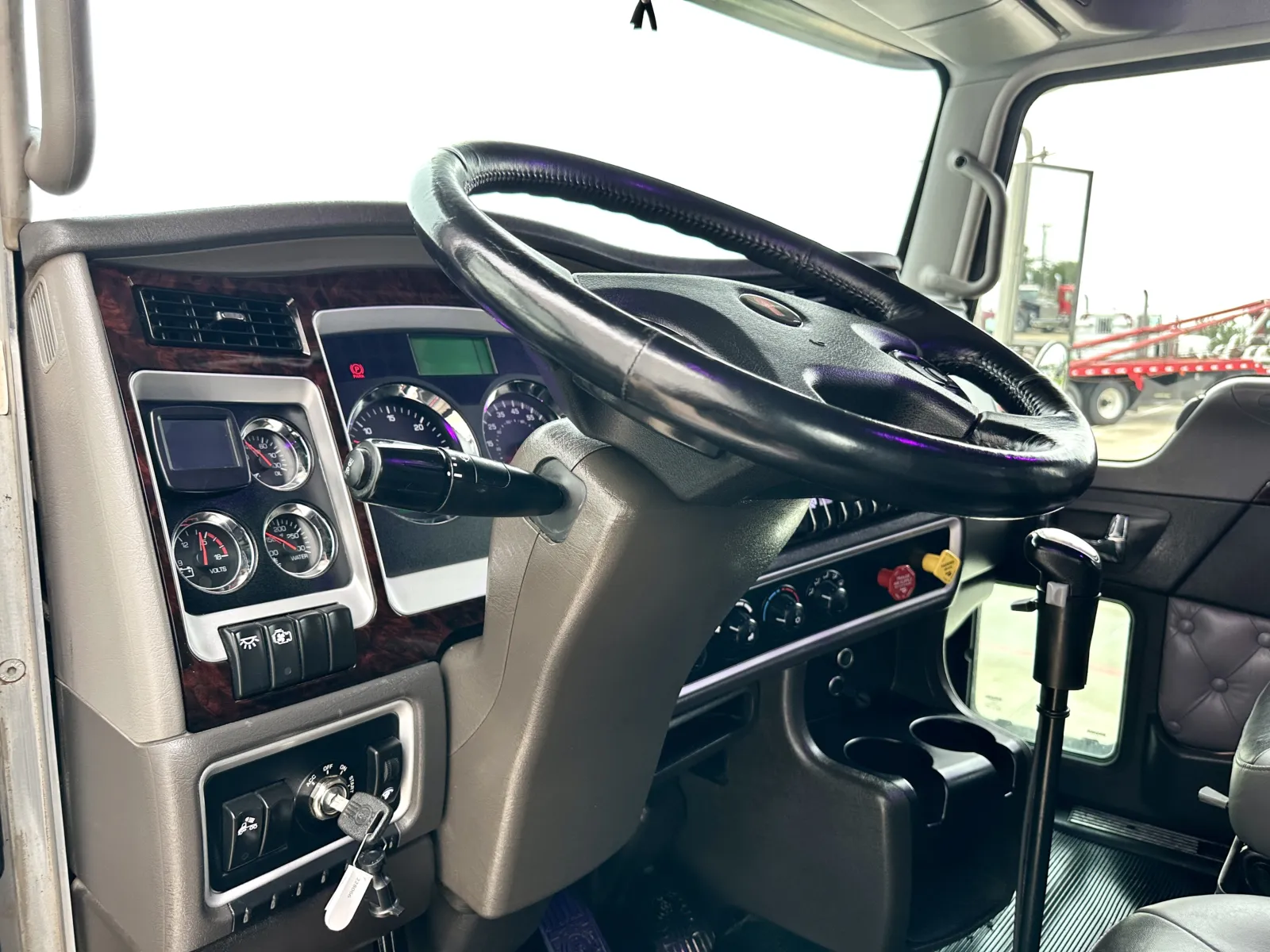2023 Kenworth W900 in Hutchins, TX — photo 15