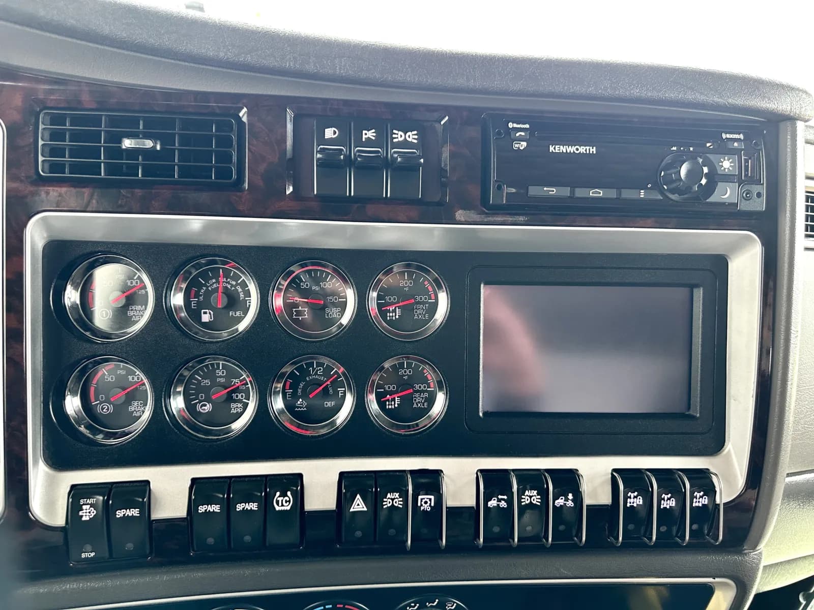 2023 Kenworth W900 in Hutchins, TX — photo 18