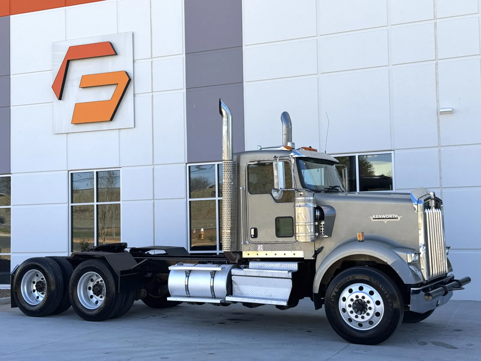 2021 Kenworth W900