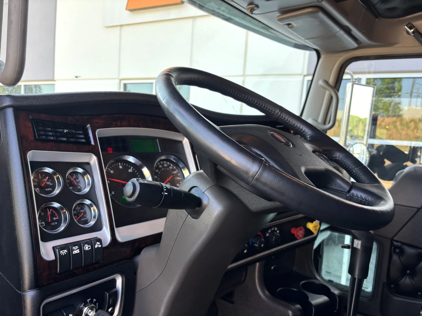 2024 Kenworth T800 in Greer, SC — photo 15