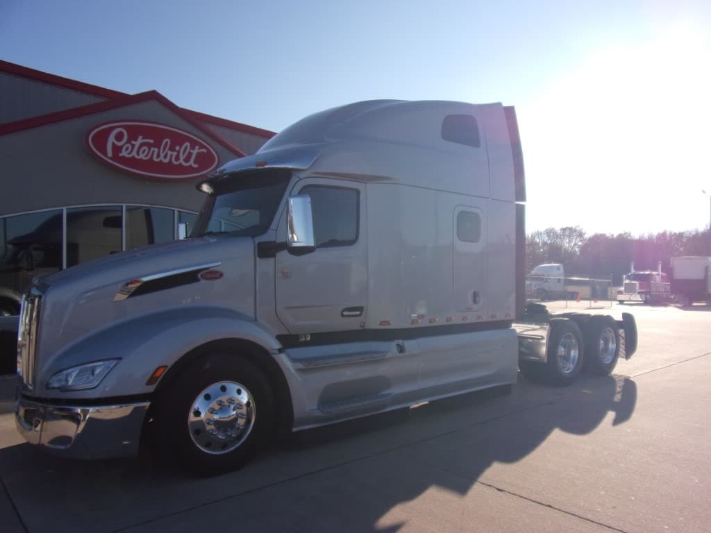2024 PETERBILT 579