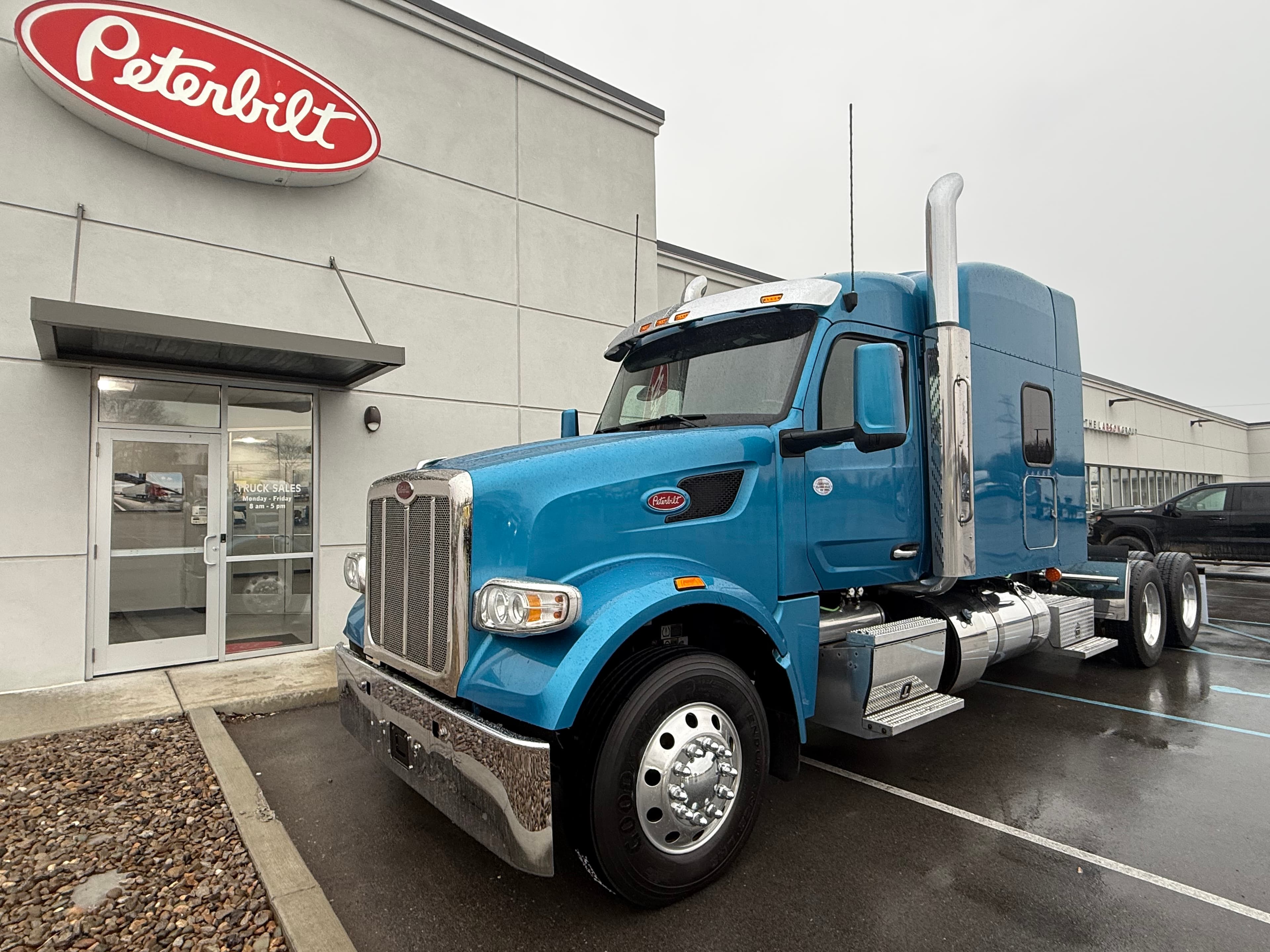 2022 PETERBILT 567