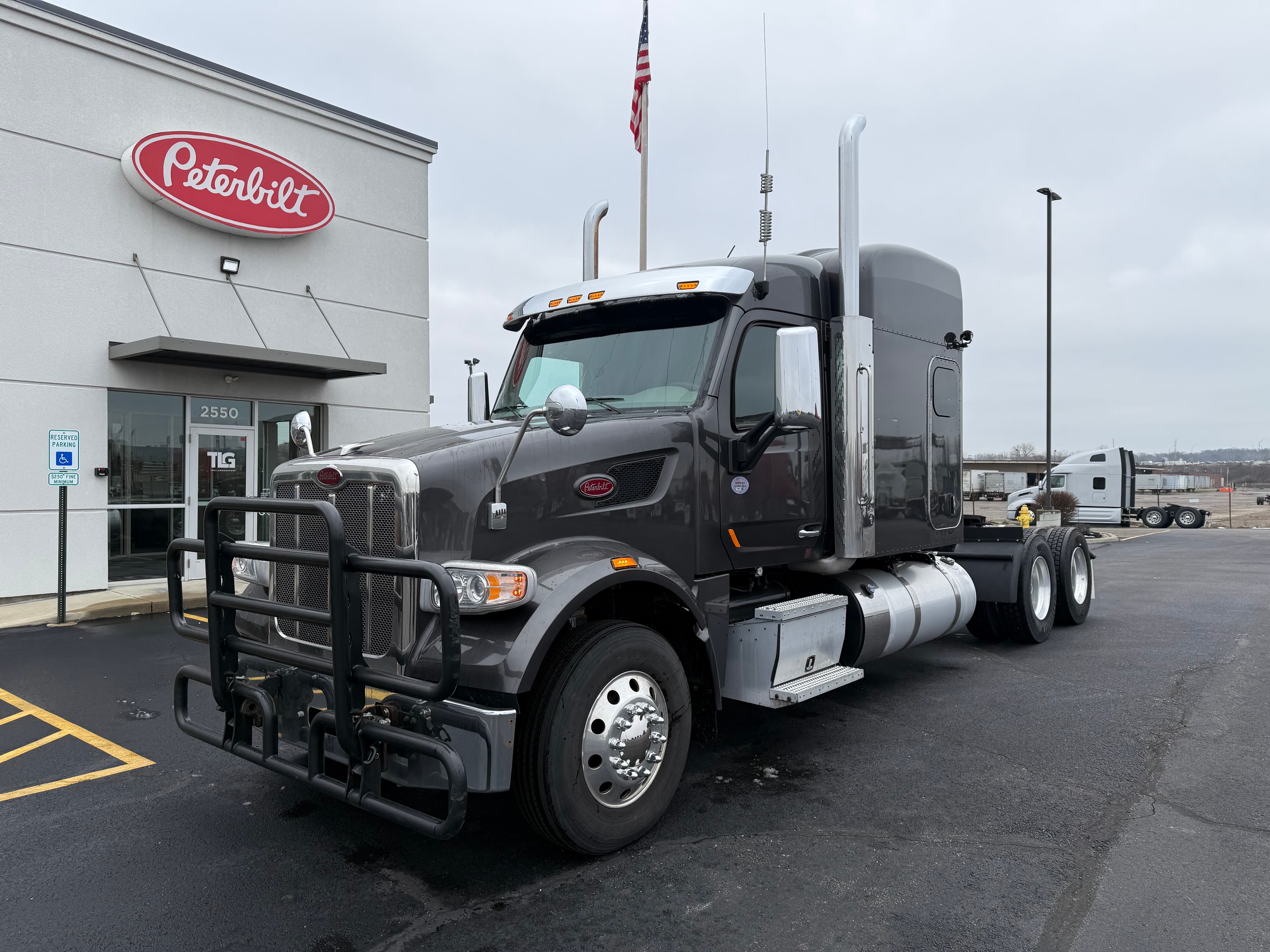 2022 PETERBILT 567