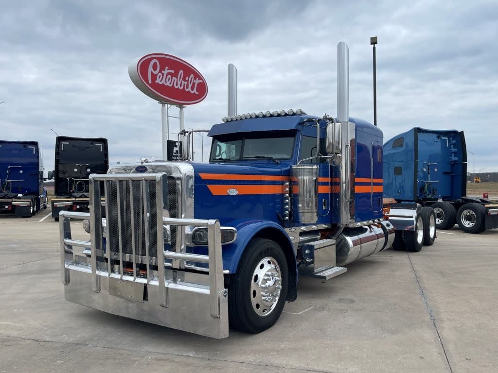 2022 PETERBILT 389