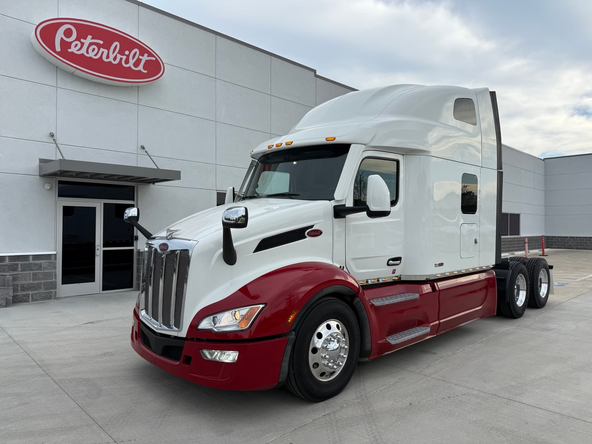 2023 PETERBILT 579