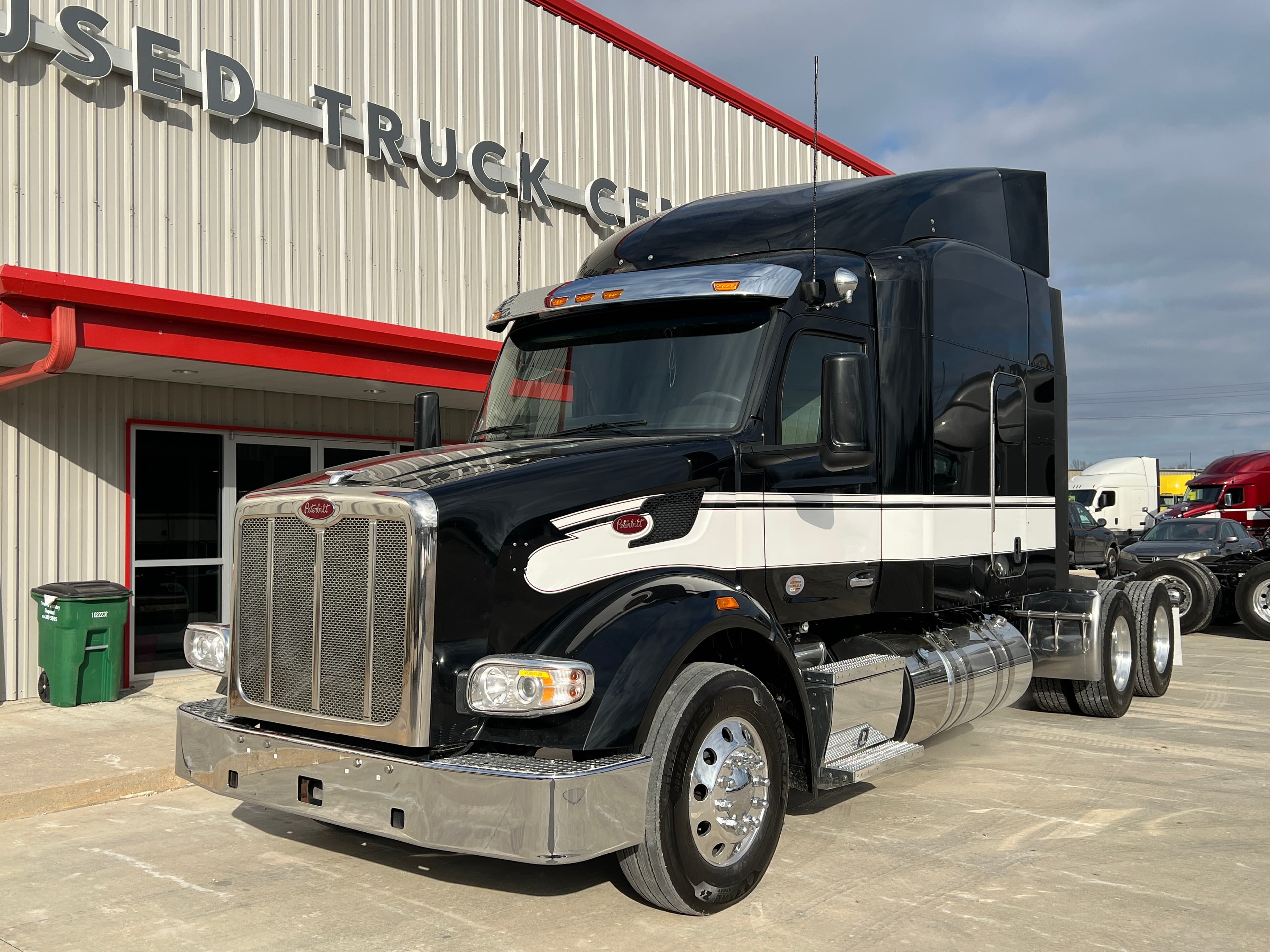 2023 PETERBILT 567