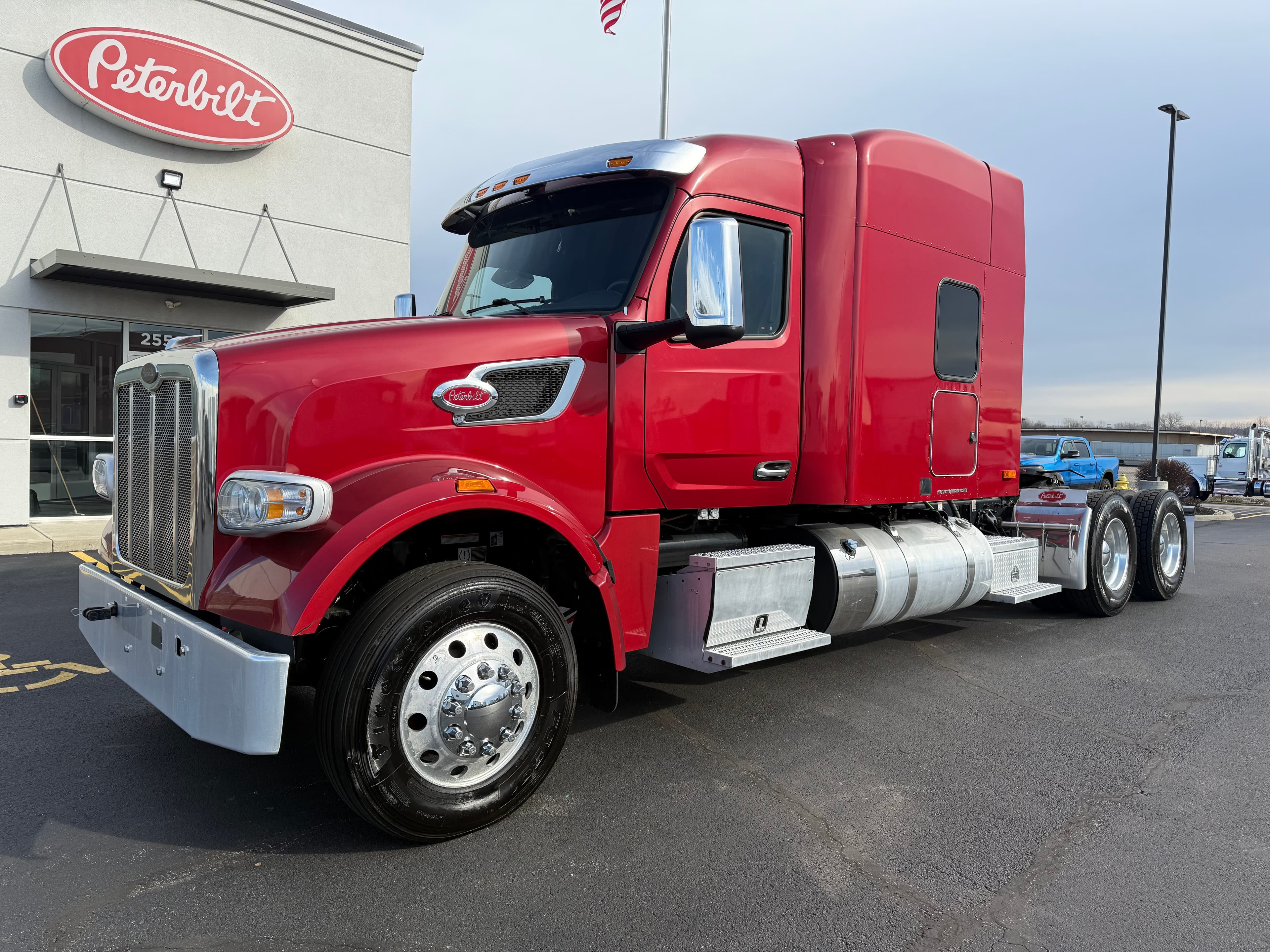 2023 PETERBILT 567