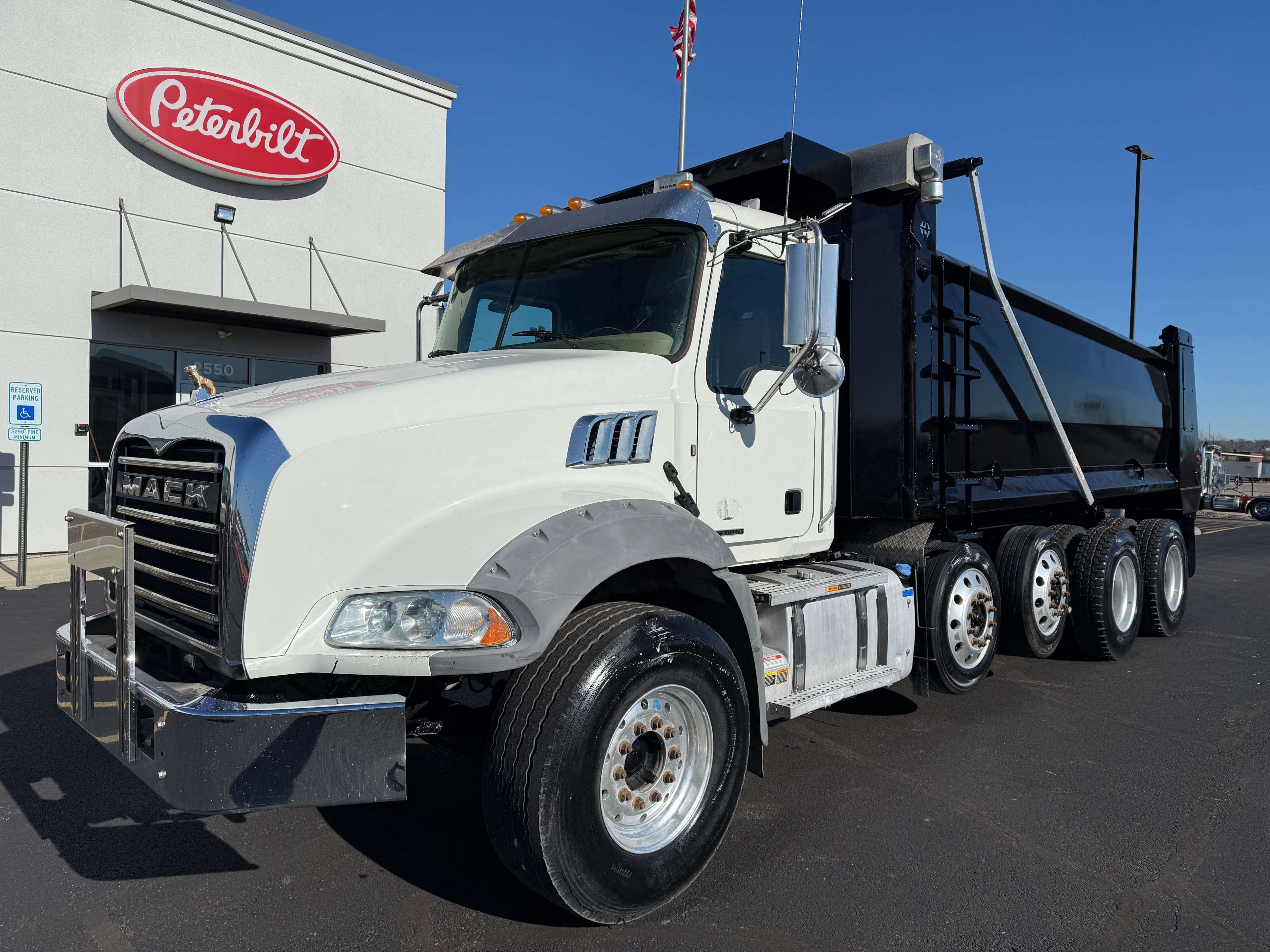 2019 MACK GRANITE