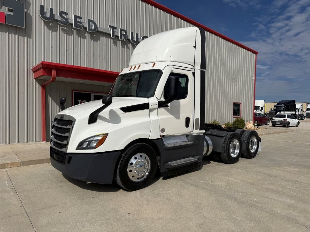 2021 FREIGHTLINER CASCADIA 126