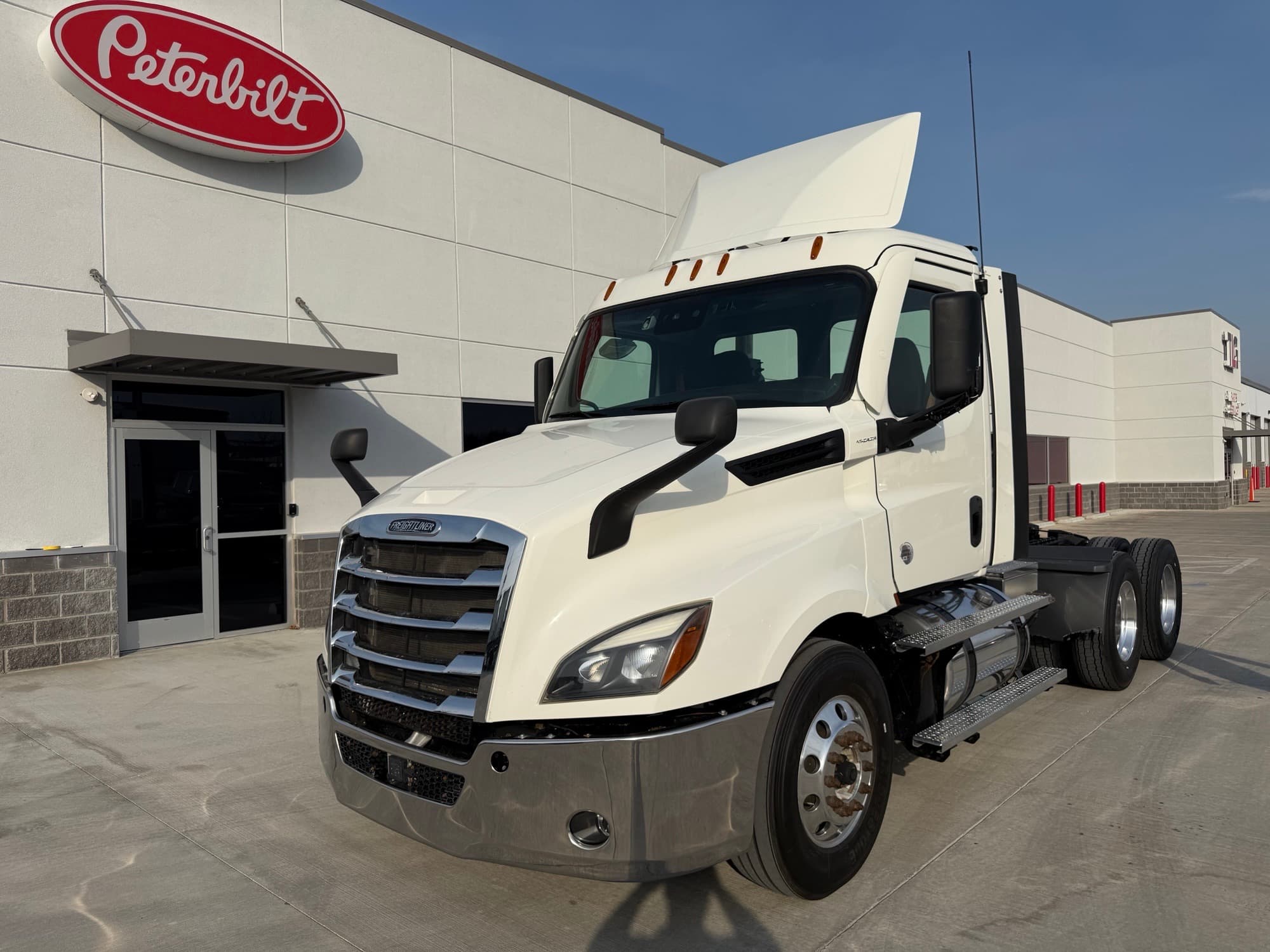 2022 FREIGHTLINER CASCADIA 126