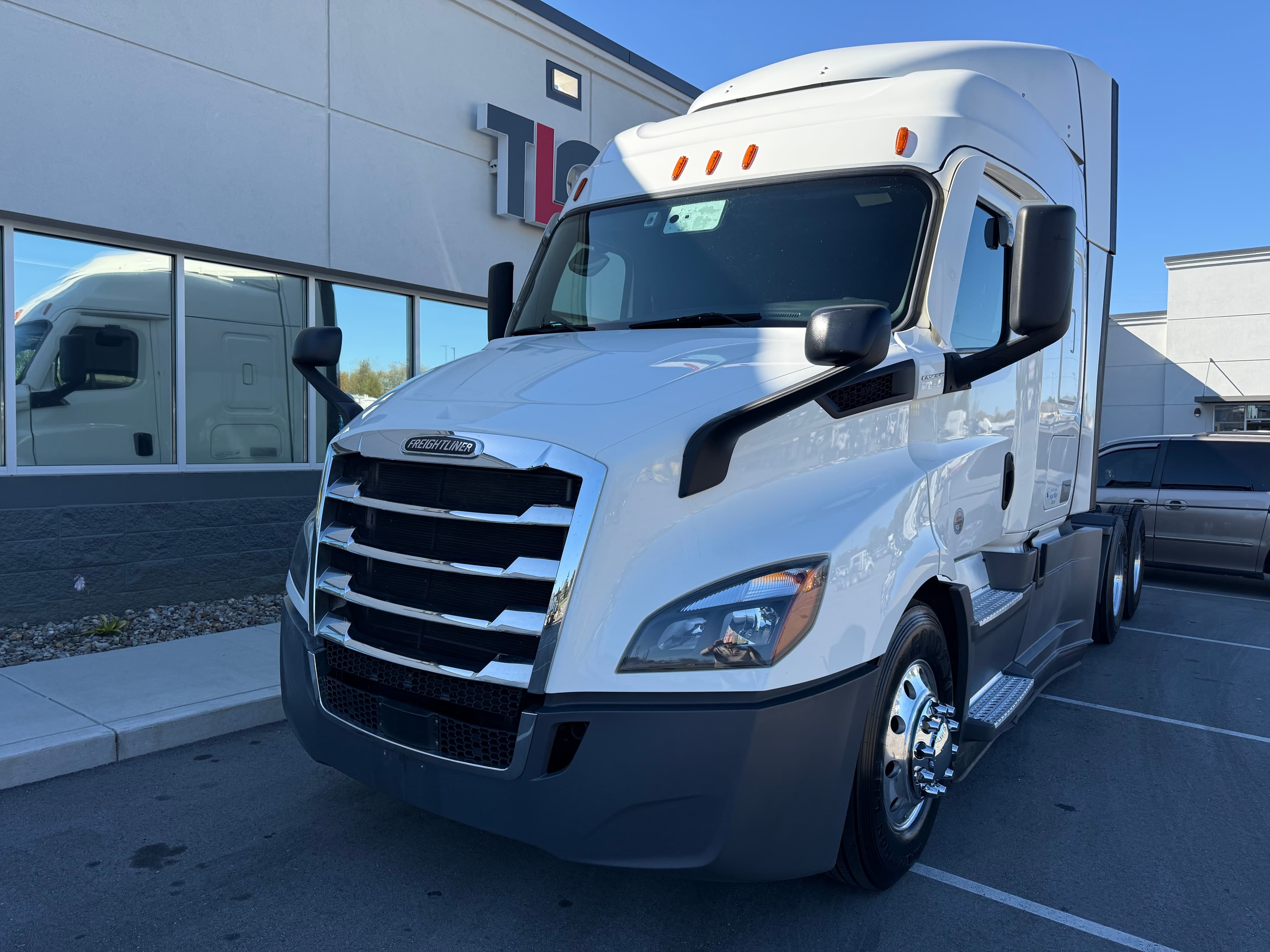 2021 FREIGHTLINER CASCADIA 116