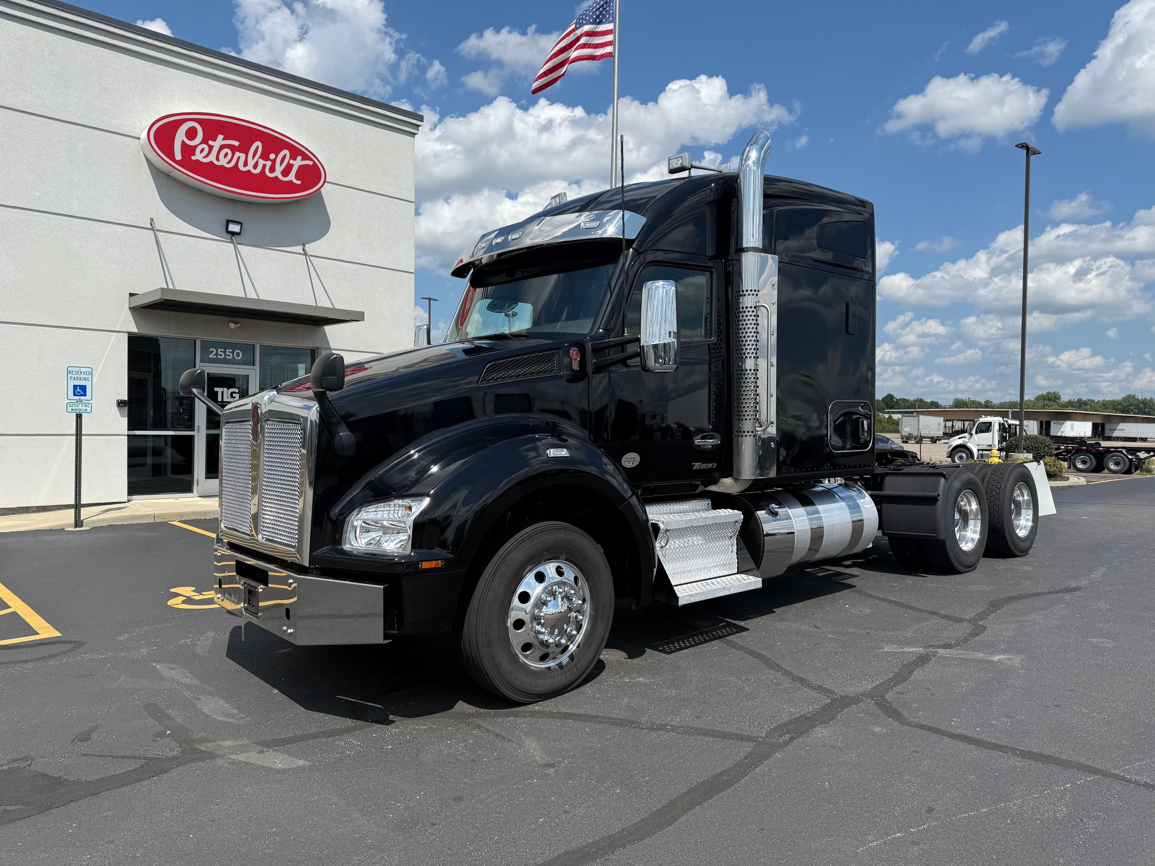 2022 KENWORTH T880