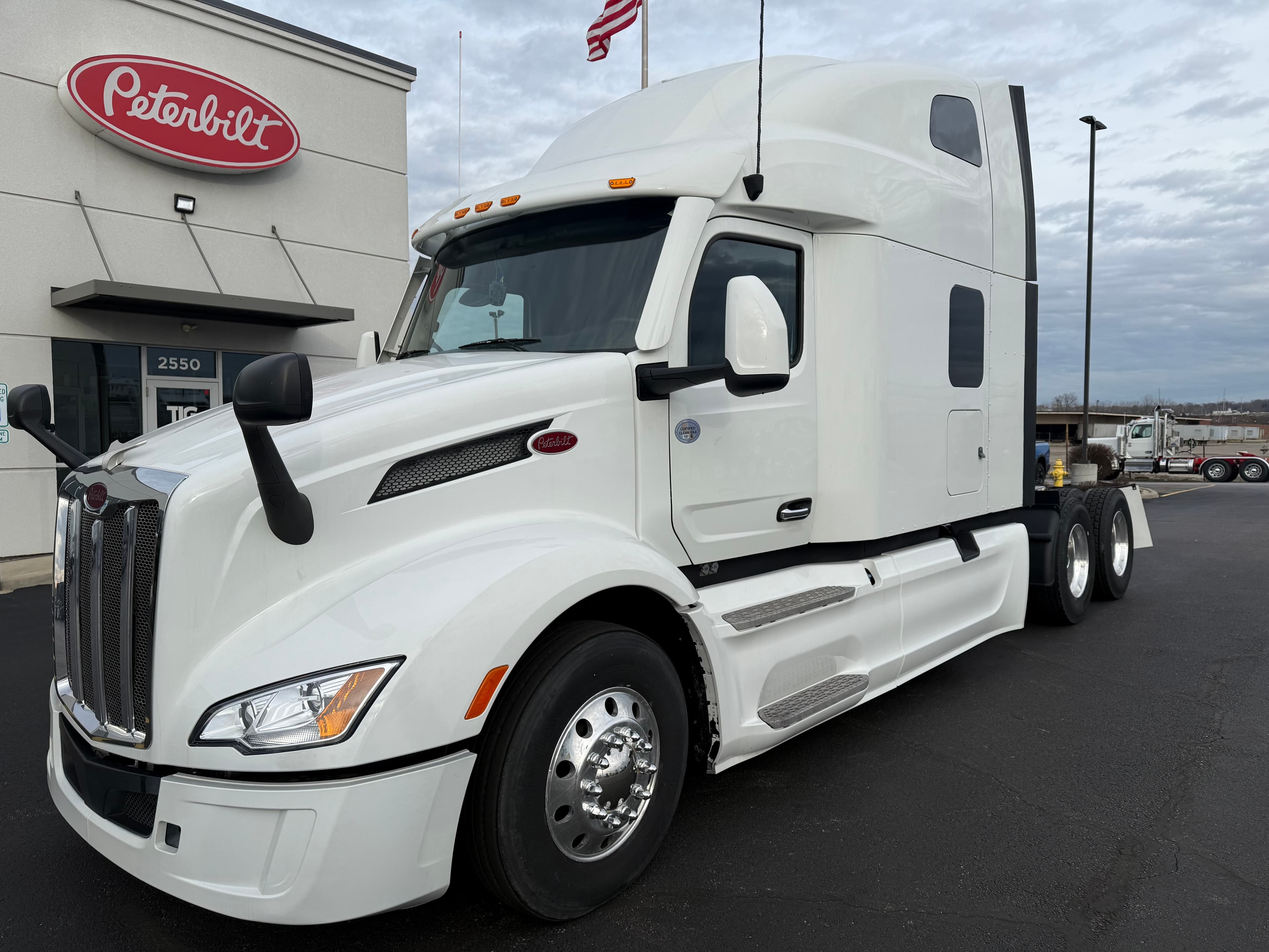 2023 PETERBILT 579