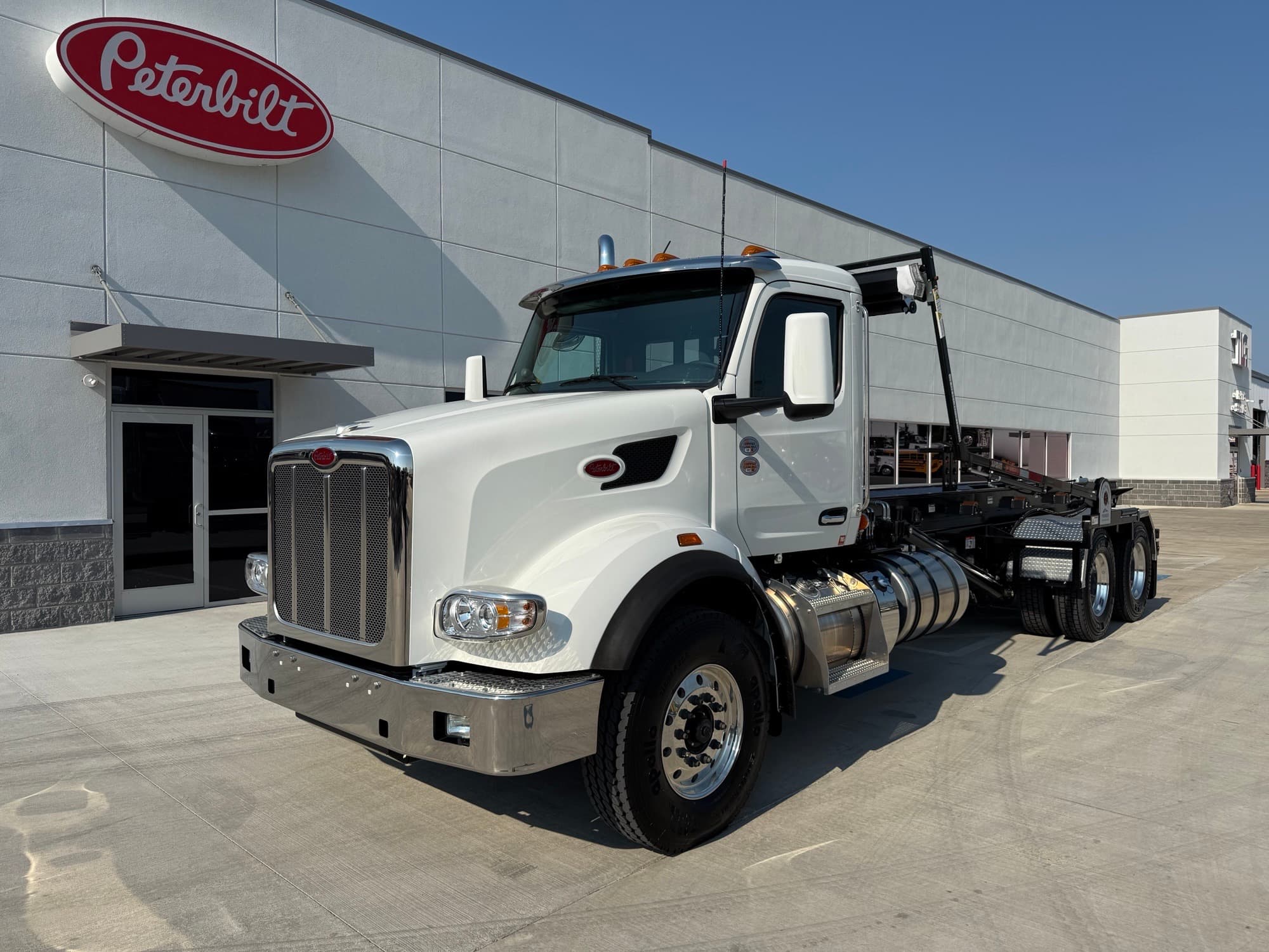2025 PETERBILT 567