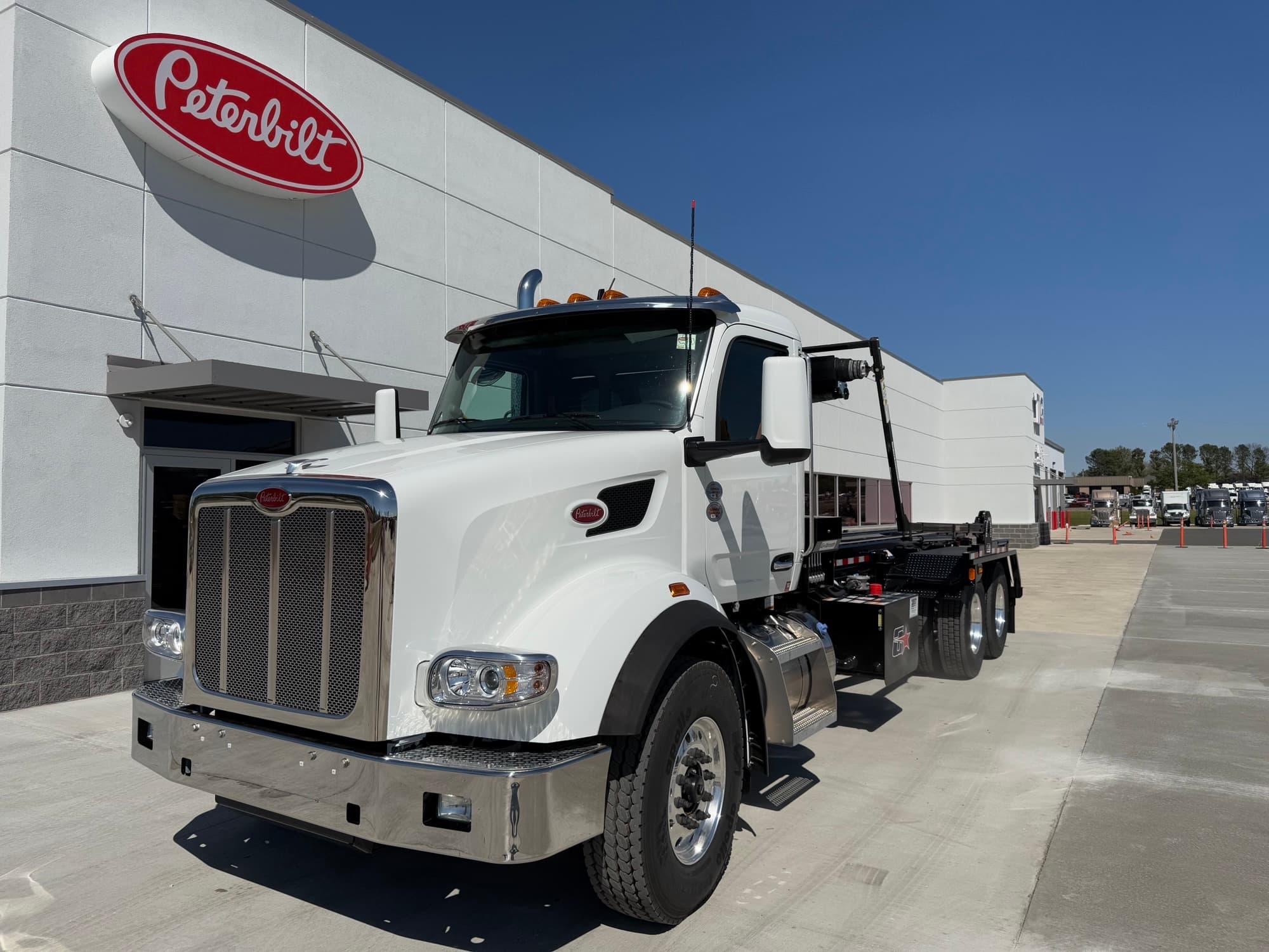 2025 PETERBILT 567