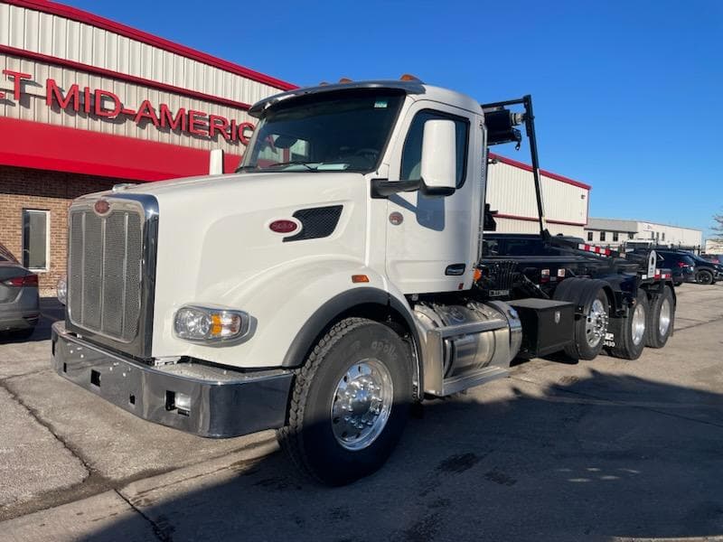 2025 PETERBILT 567