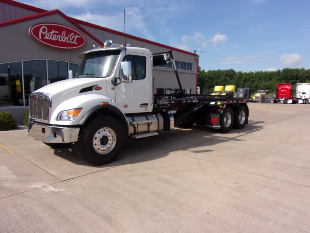 2025 PETERBILT 548