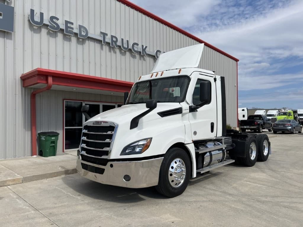 2021 FREIGHTLINER CASCADIA 126