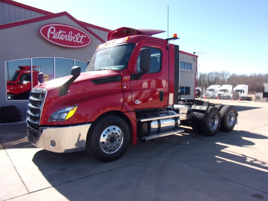 2021 FREIGHTLINER CASCADIA 126