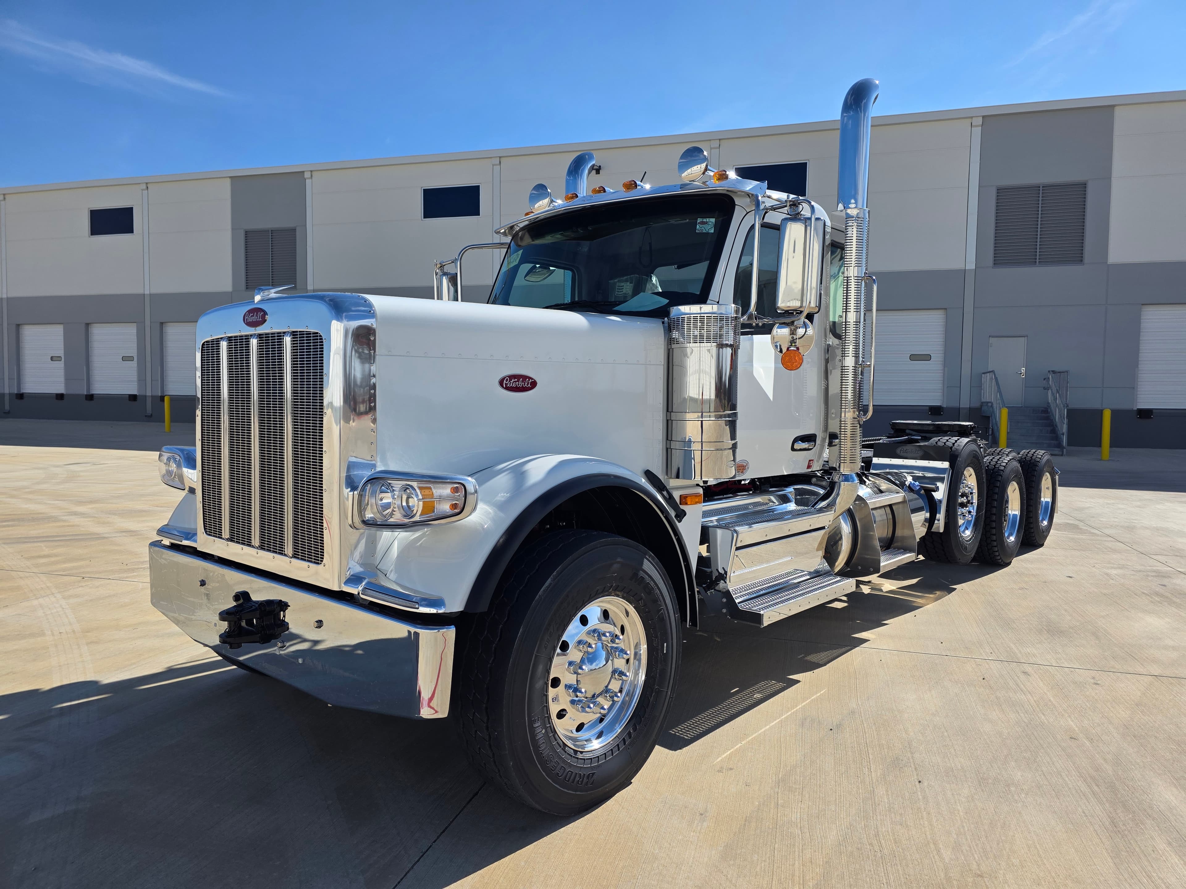 2027 PETERBILT 589