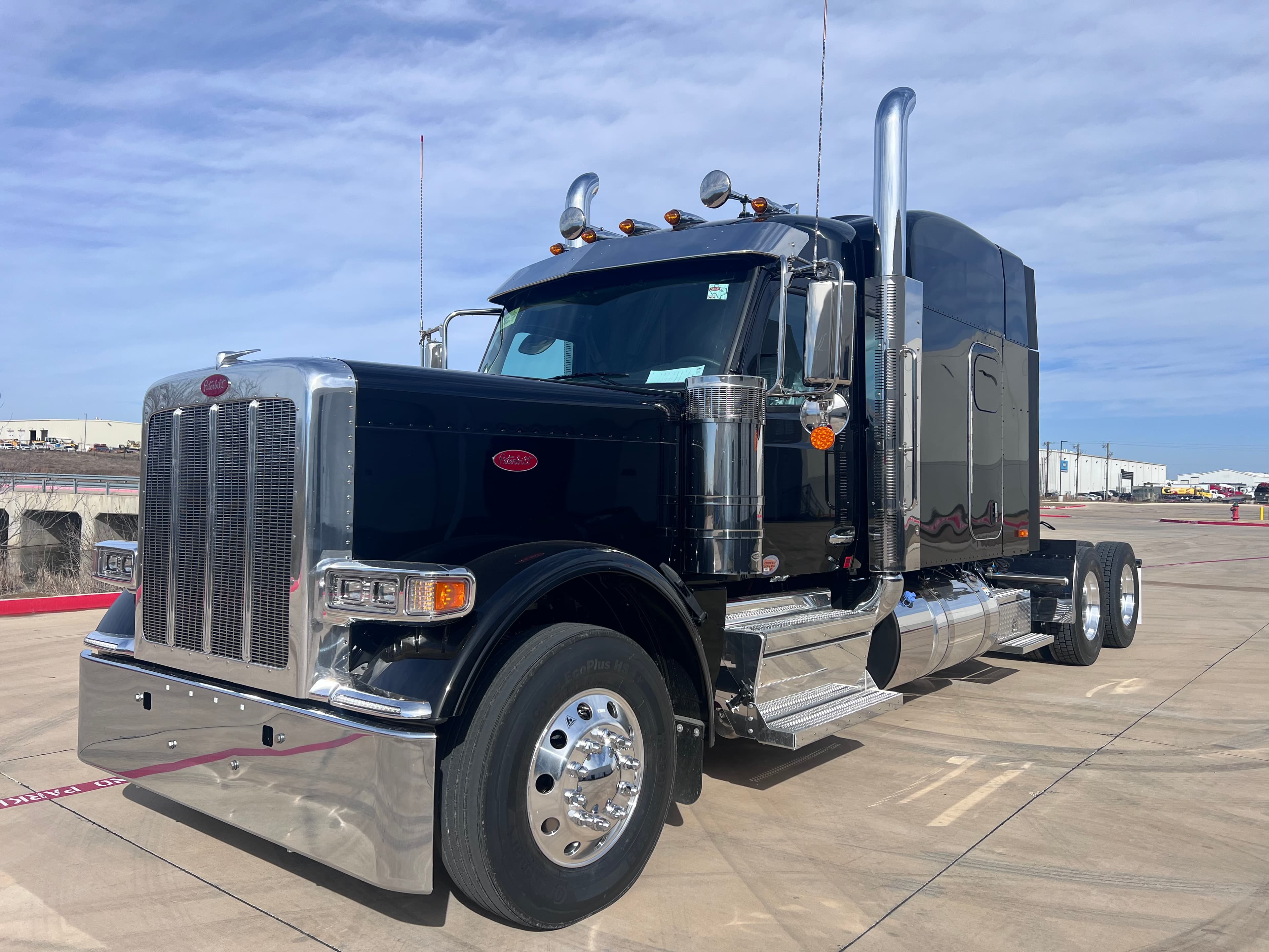2027 PETERBILT 589