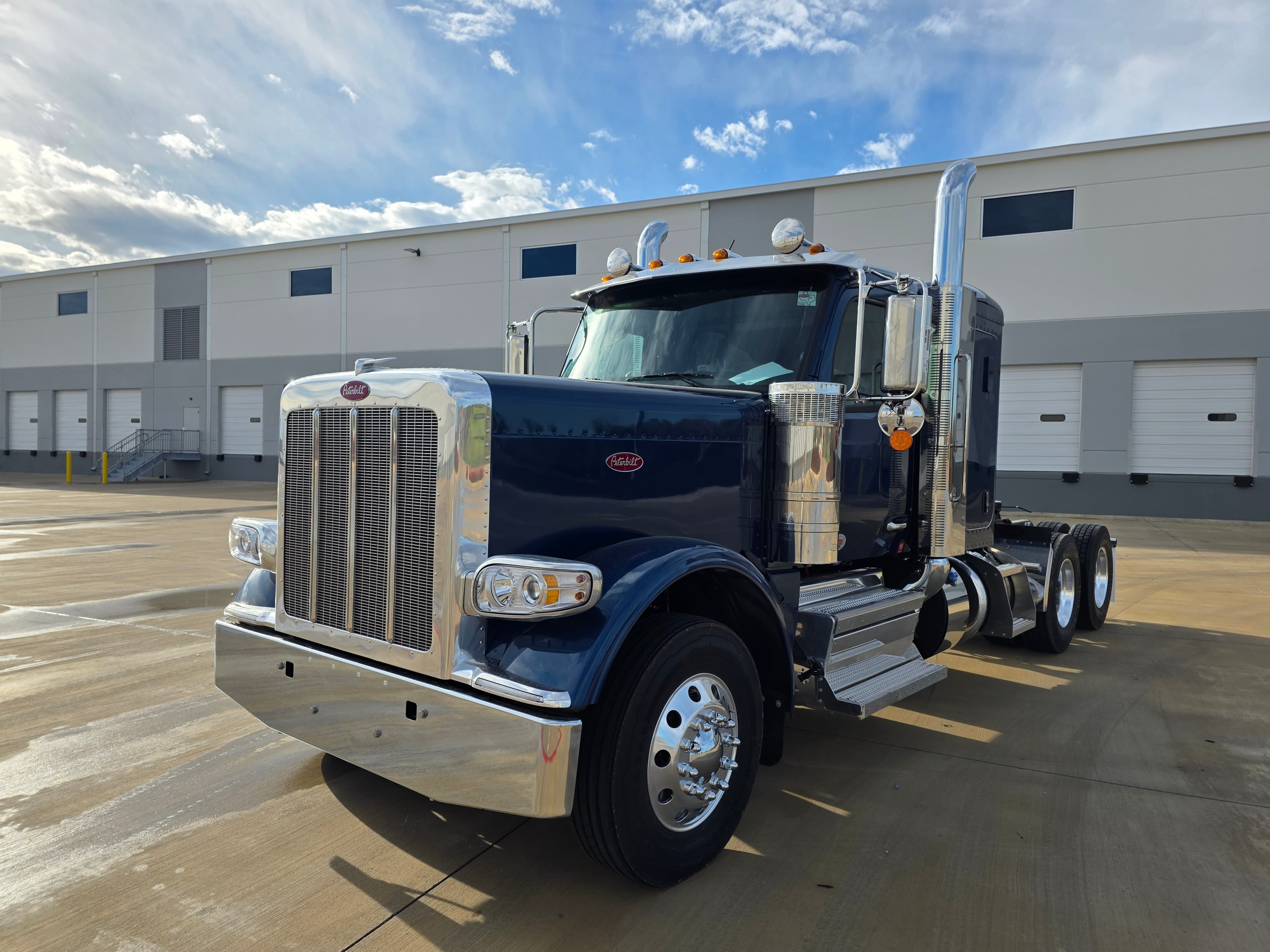 2027 PETERBILT 589