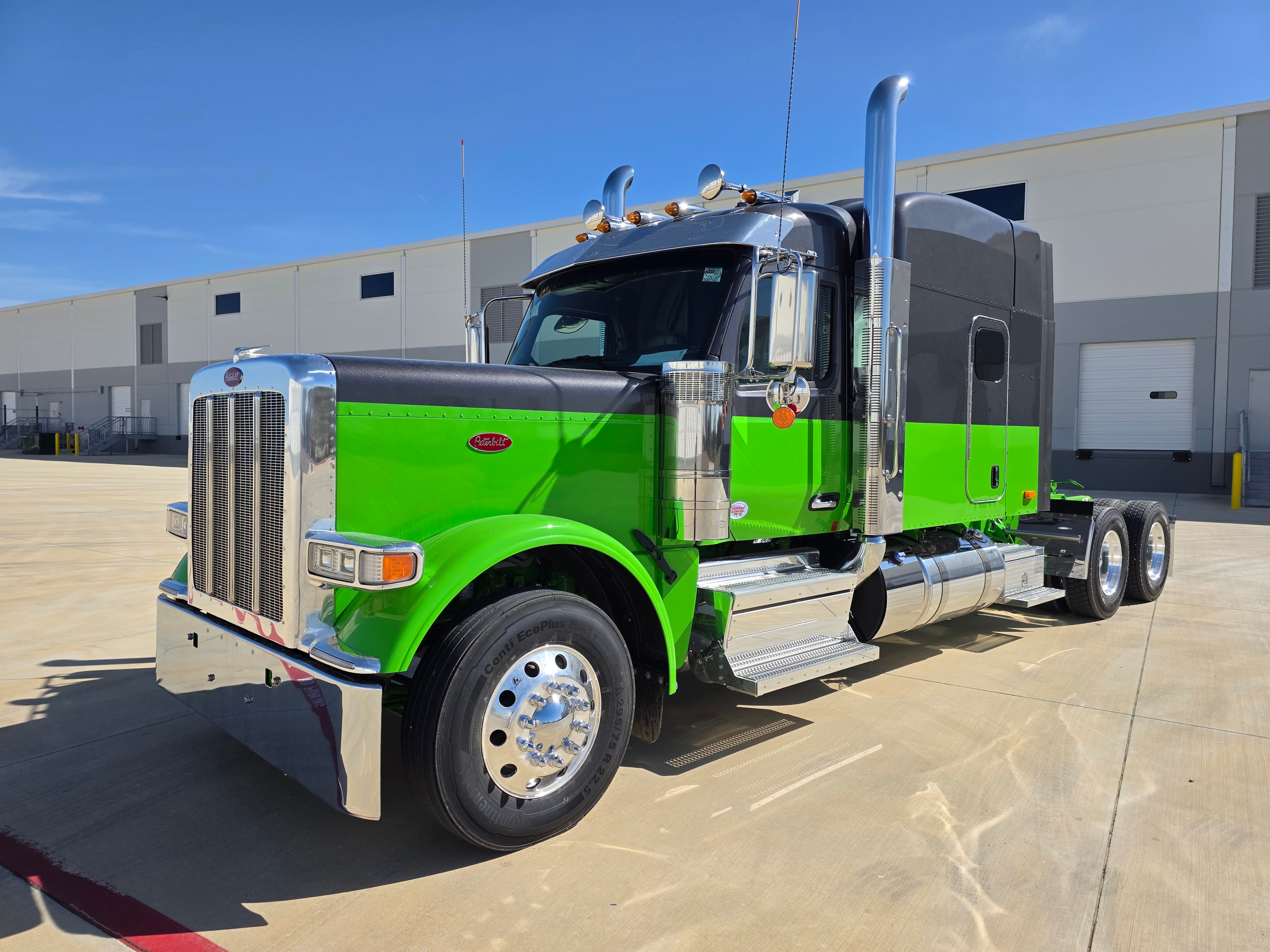 2027 PETERBILT 589