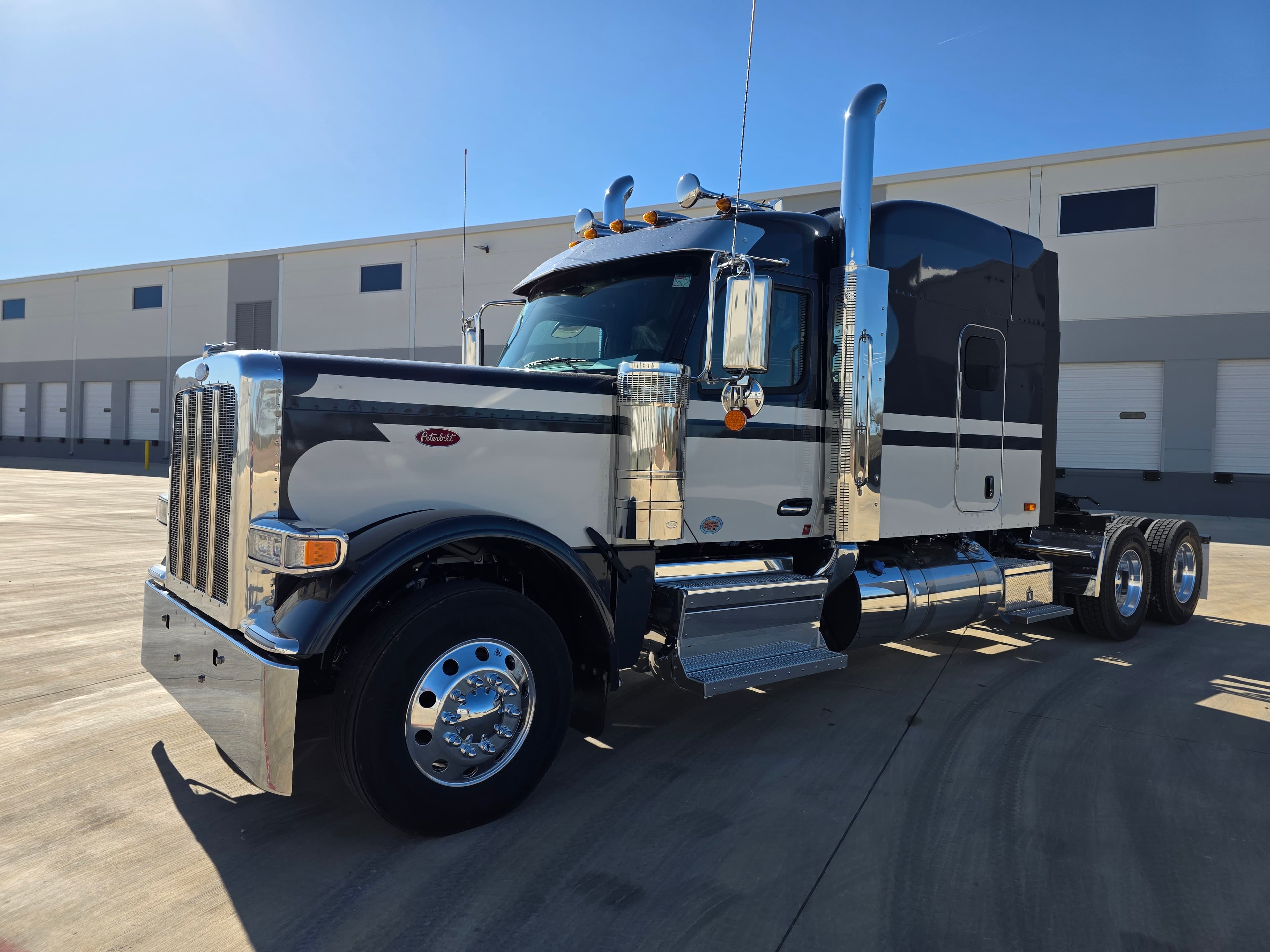 2027 PETERBILT 589