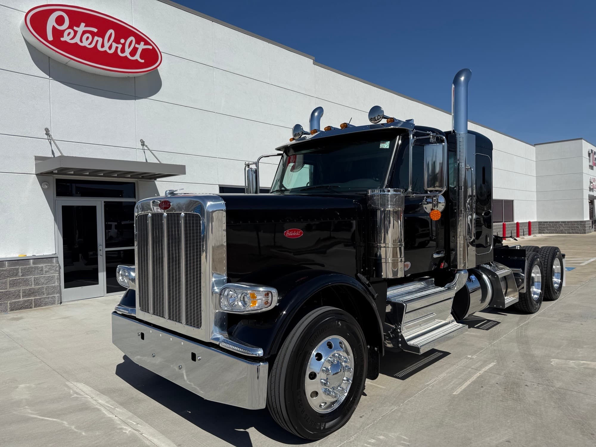 2027 PETERBILT 589
