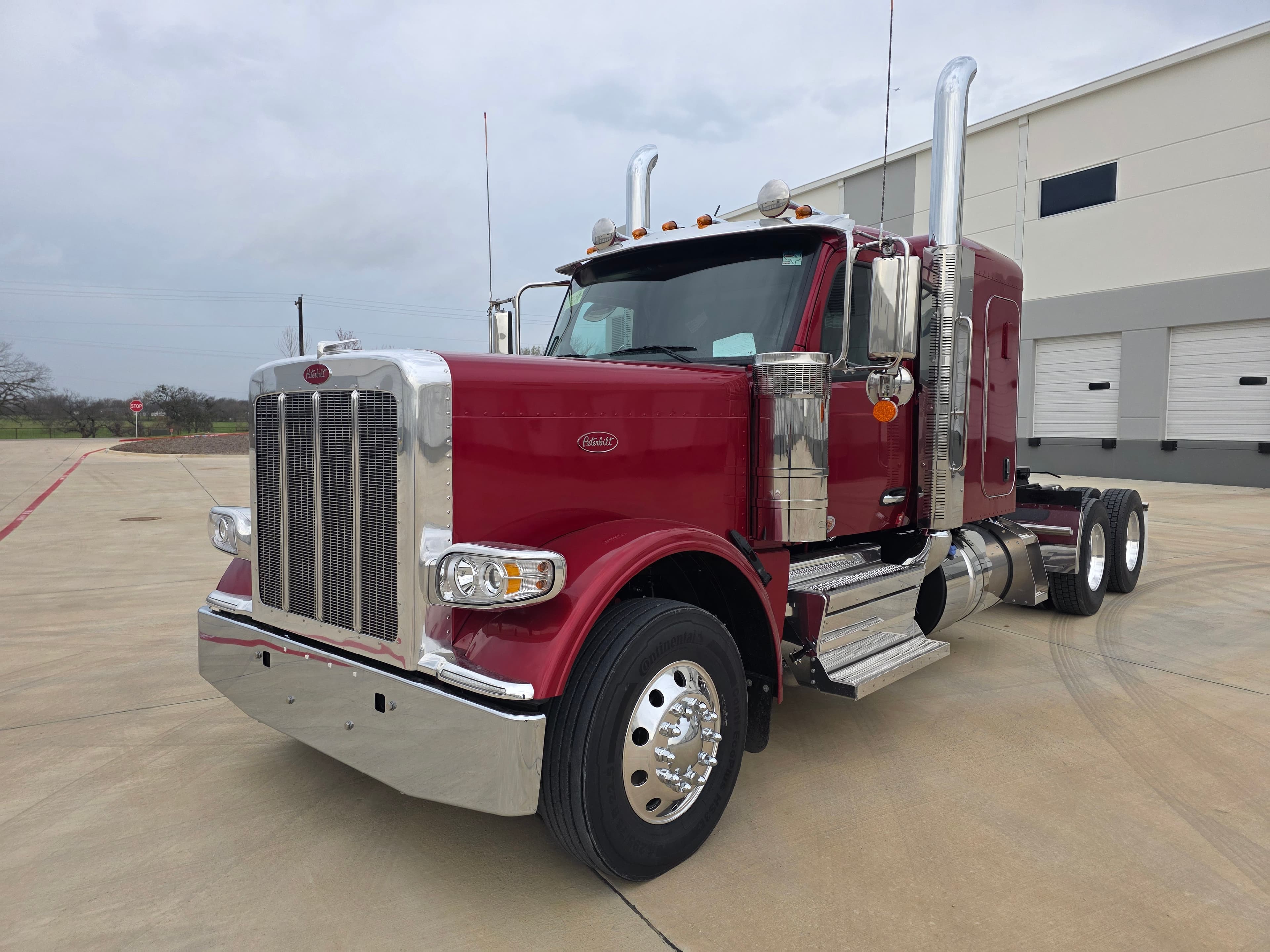 2027 PETERBILT 589