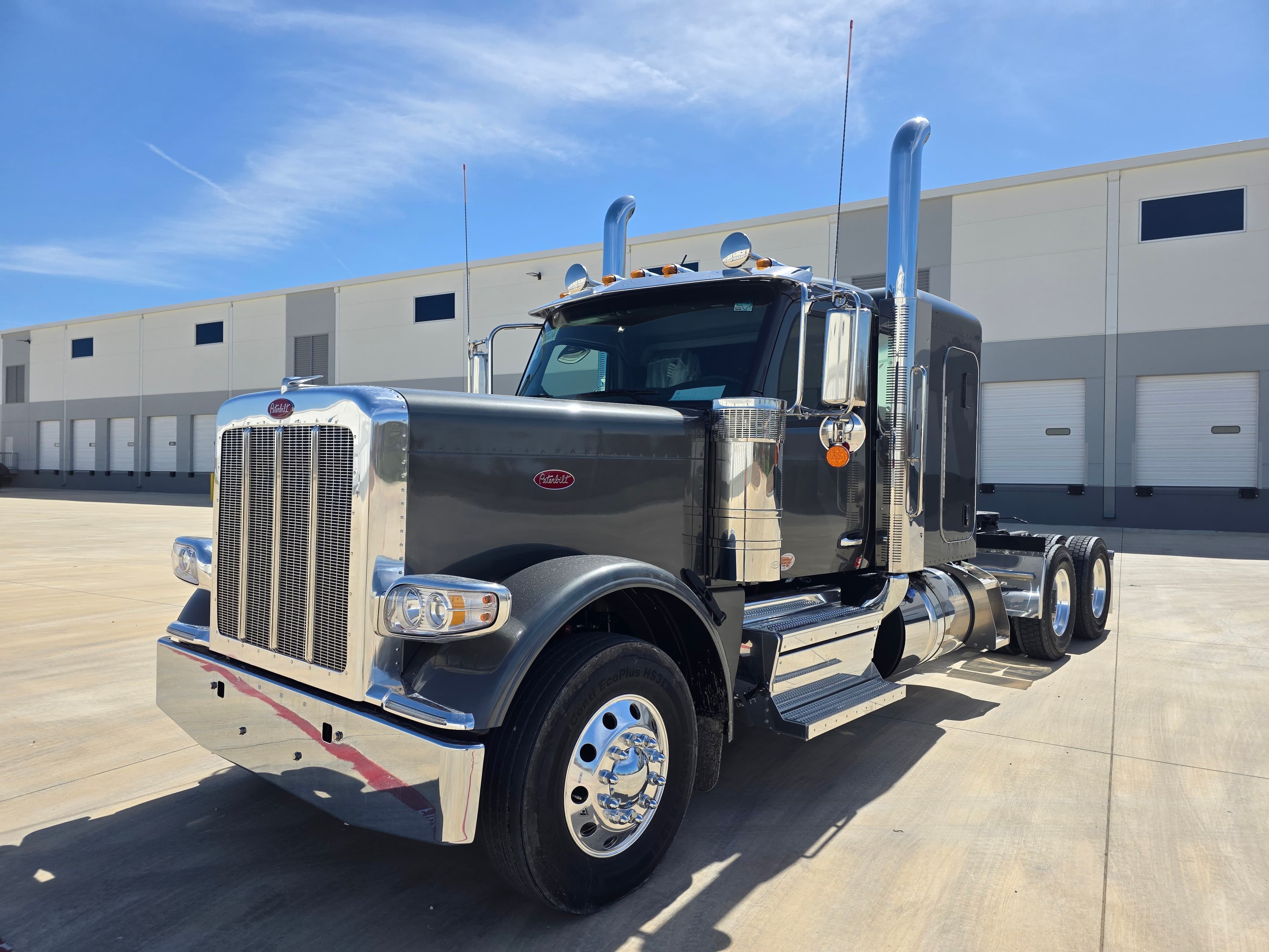 2027 PETERBILT 589