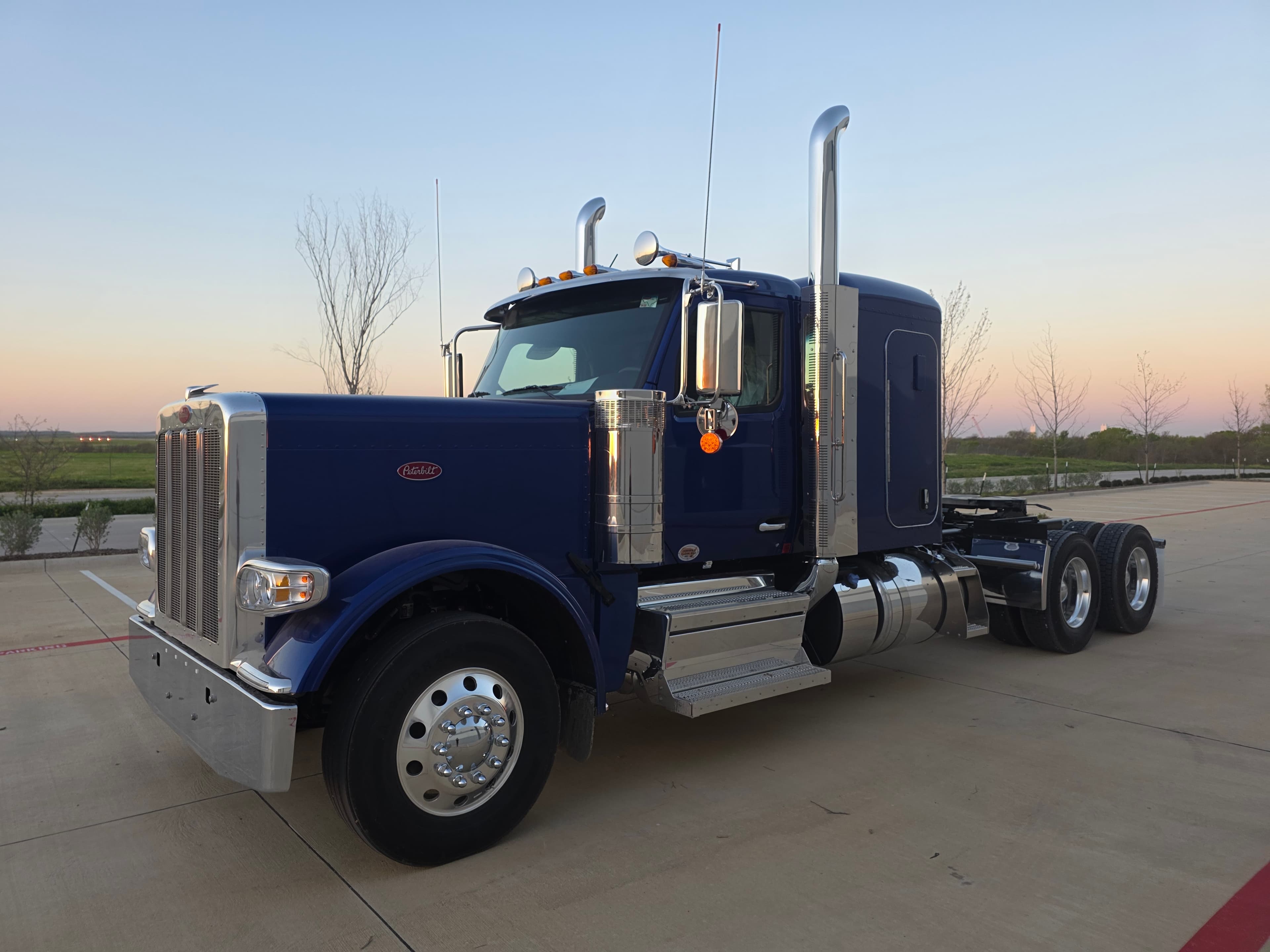 2027 PETERBILT 589