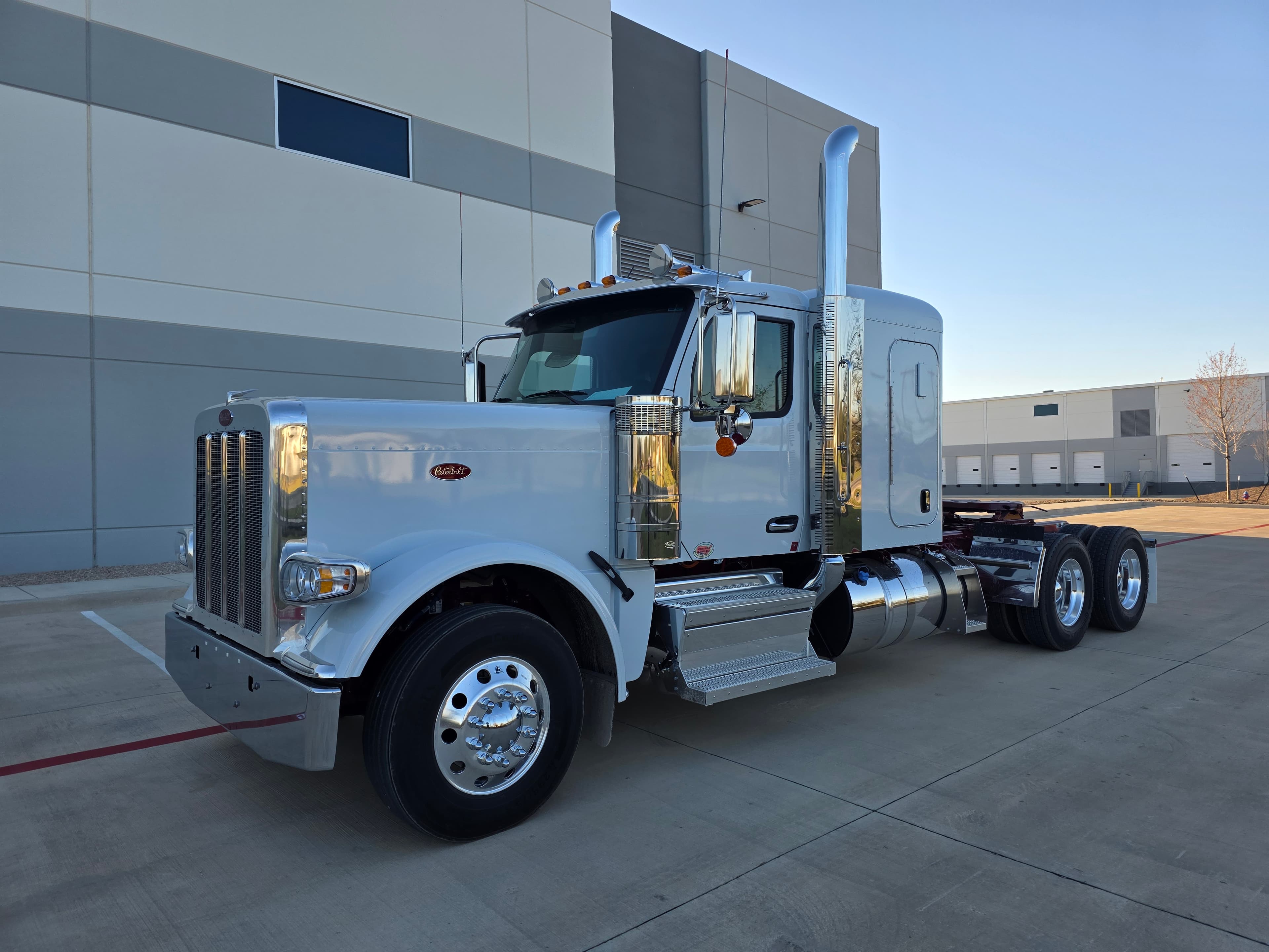 2027 PETERBILT 589