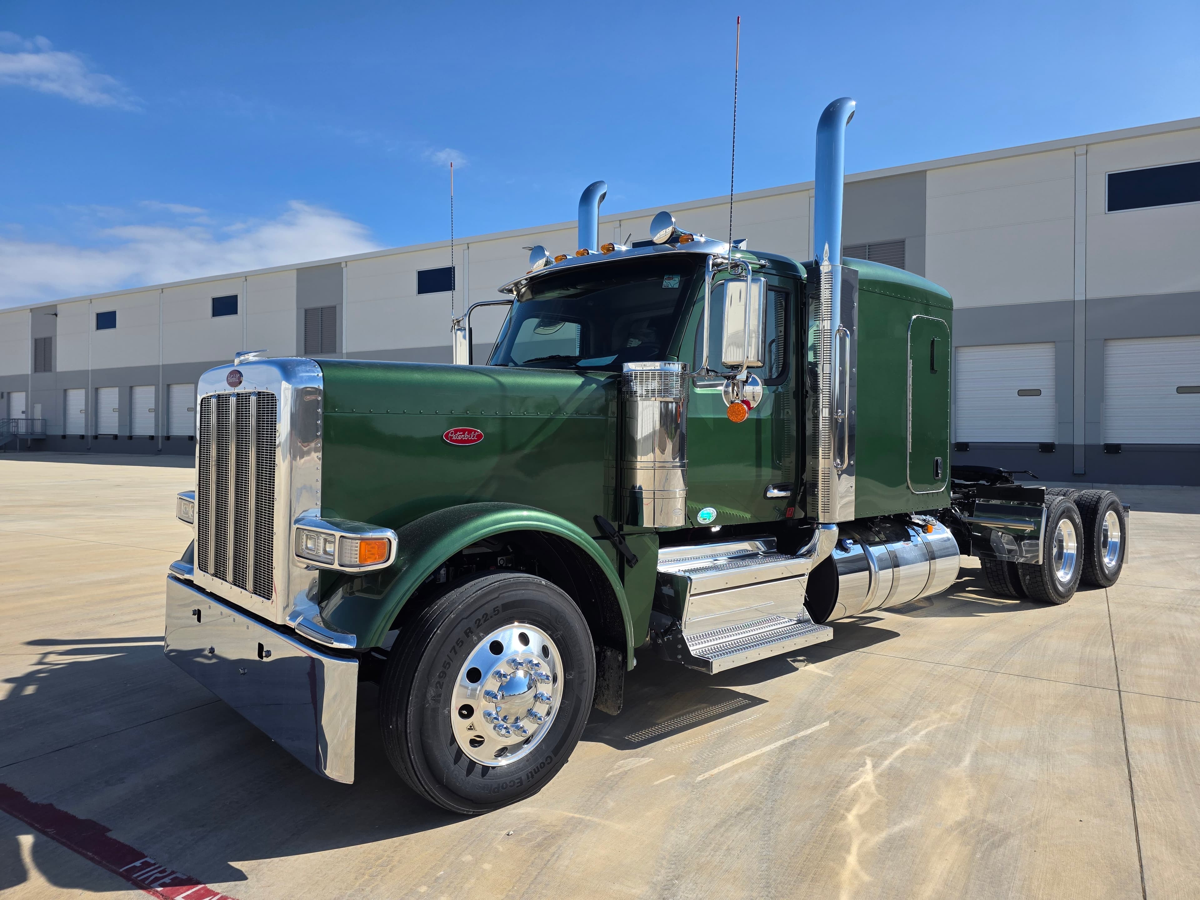 2027 PETERBILT 589