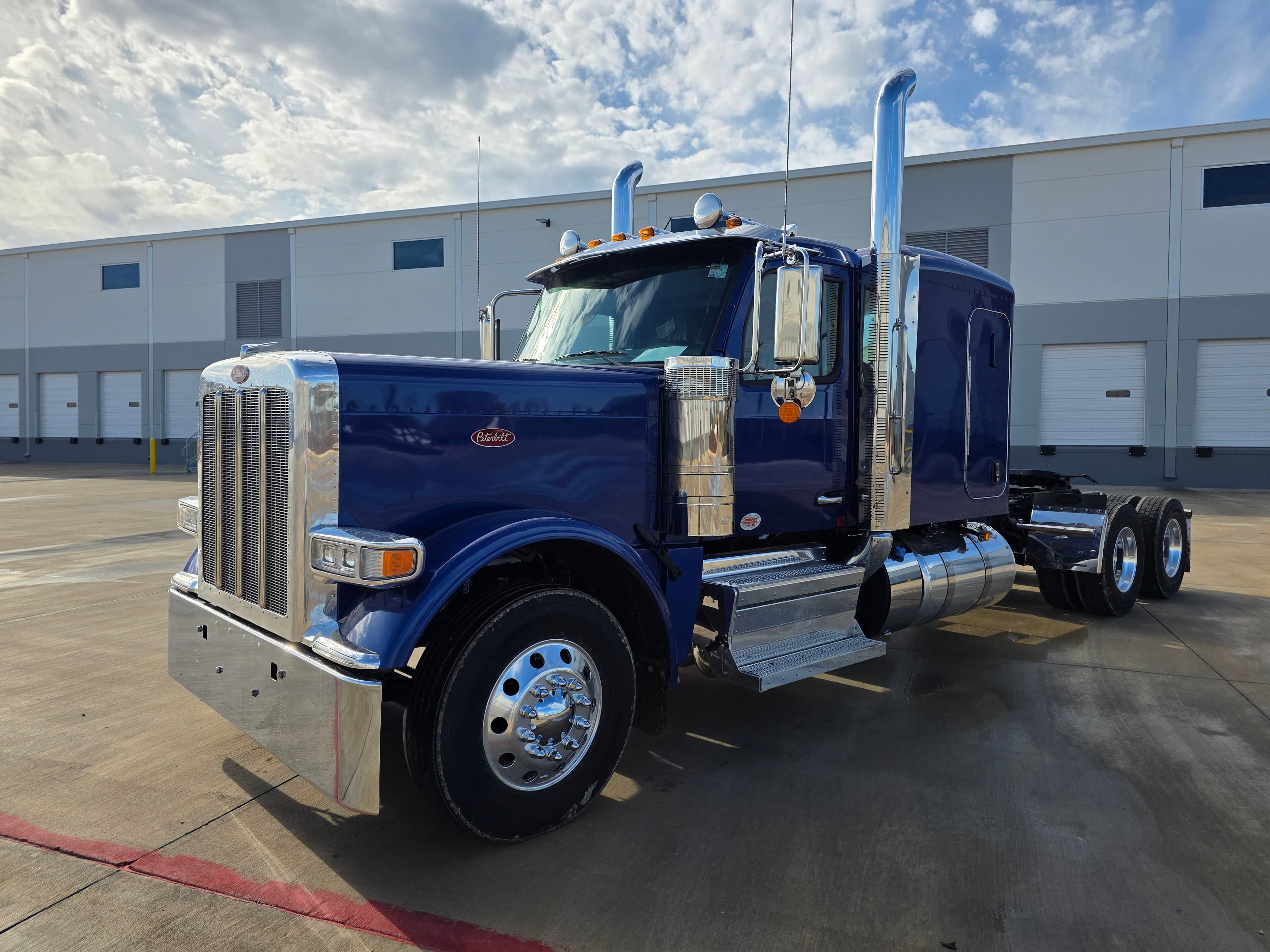 2027 PETERBILT 589